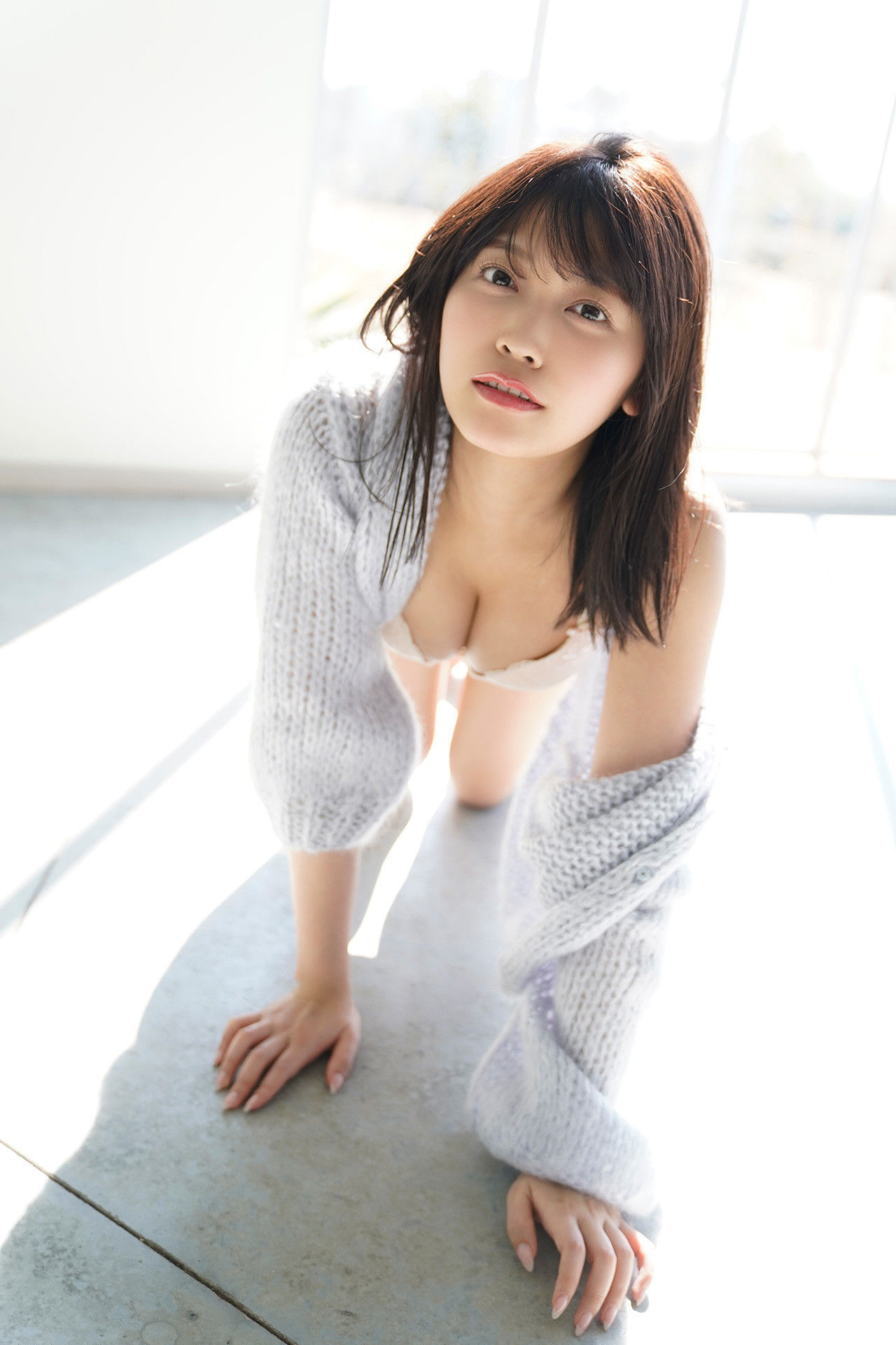 Reona Matsushita 松下玲緒菜 - Journey with bare skin 素肌で、旅立ち