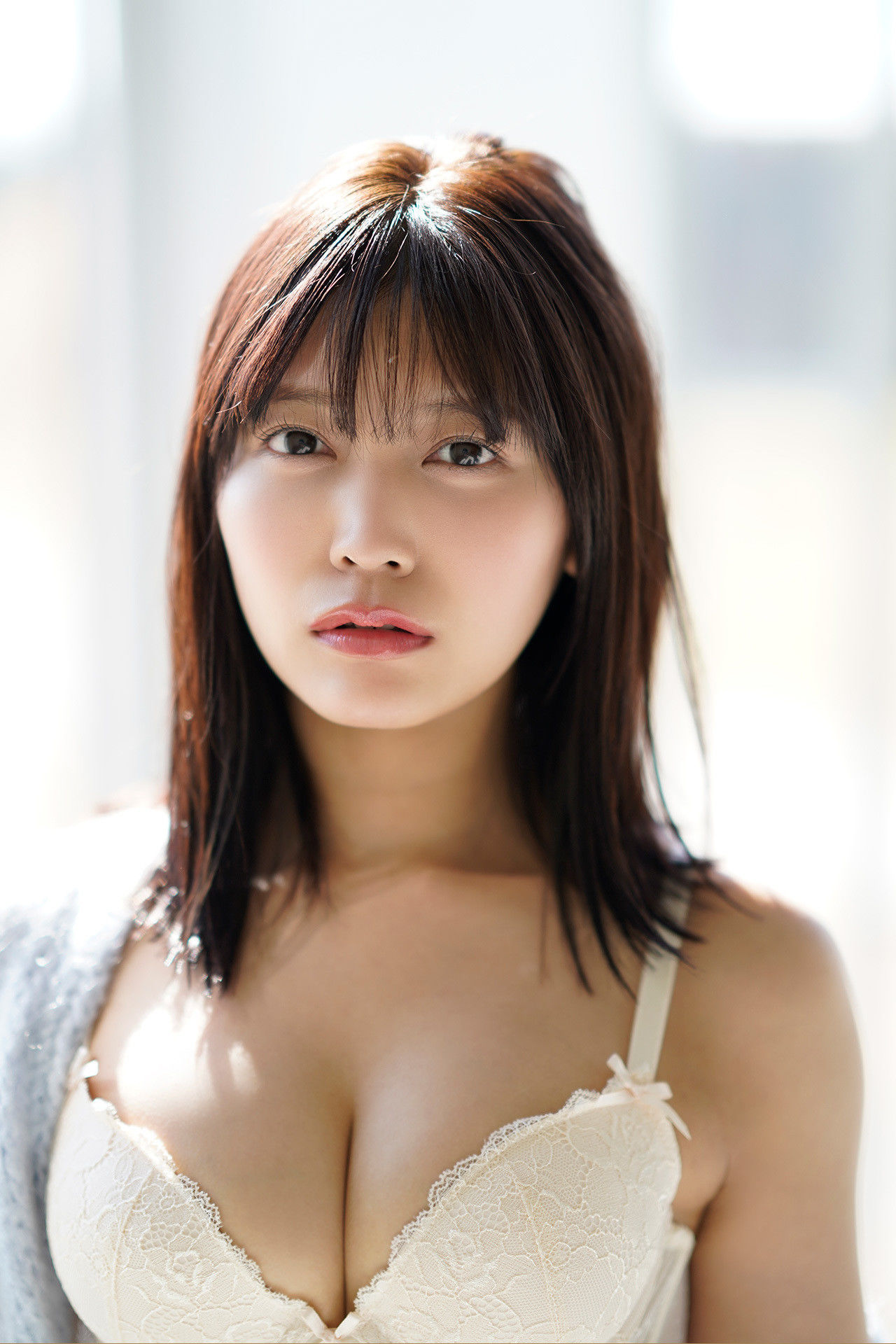Reona Matsushita 松下玲緒菜 - Journey with bare skin 素肌で、旅立ち