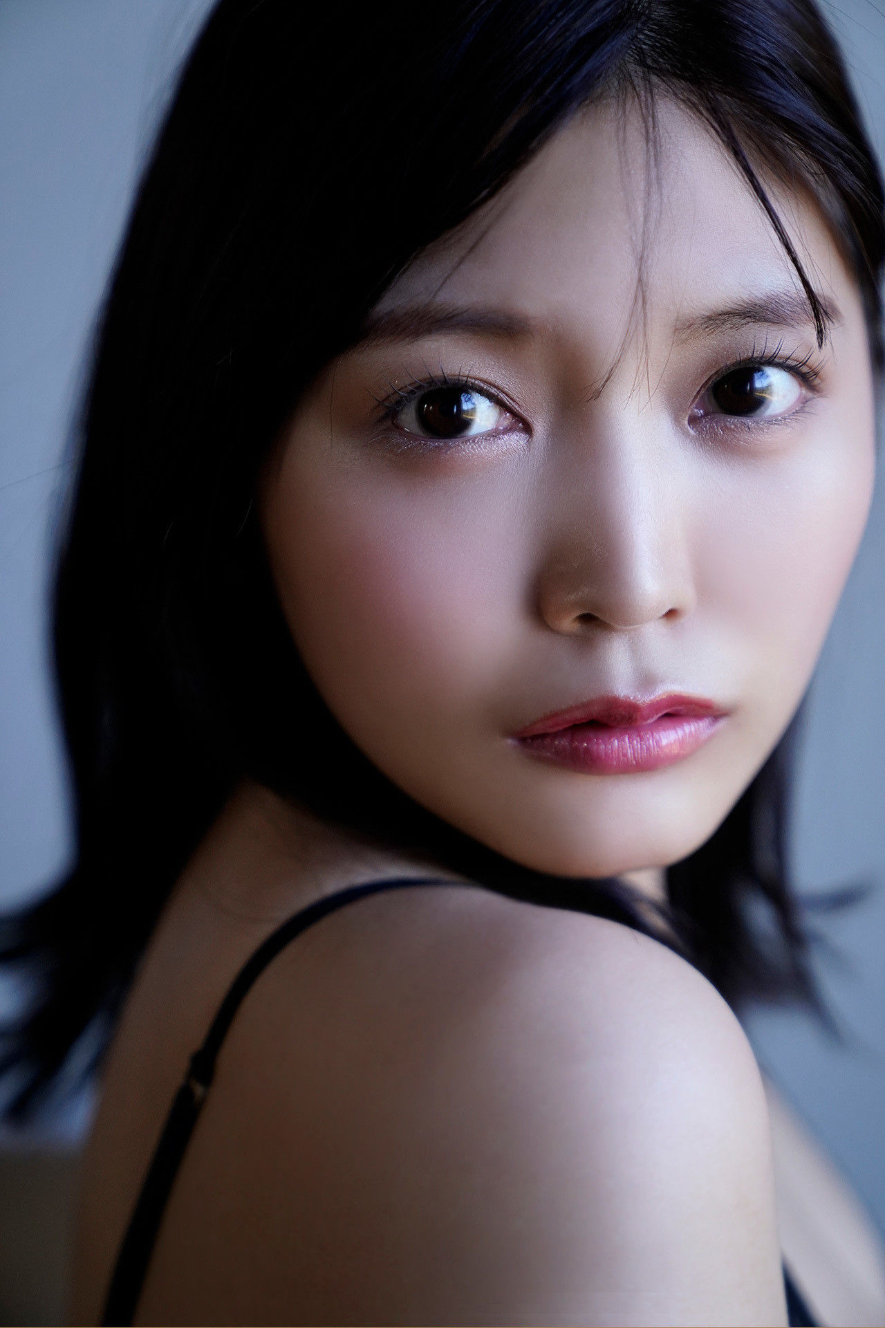 Reona Matsushita 松下玲緒菜 - Journey with bare skin 素肌で、旅立ち
