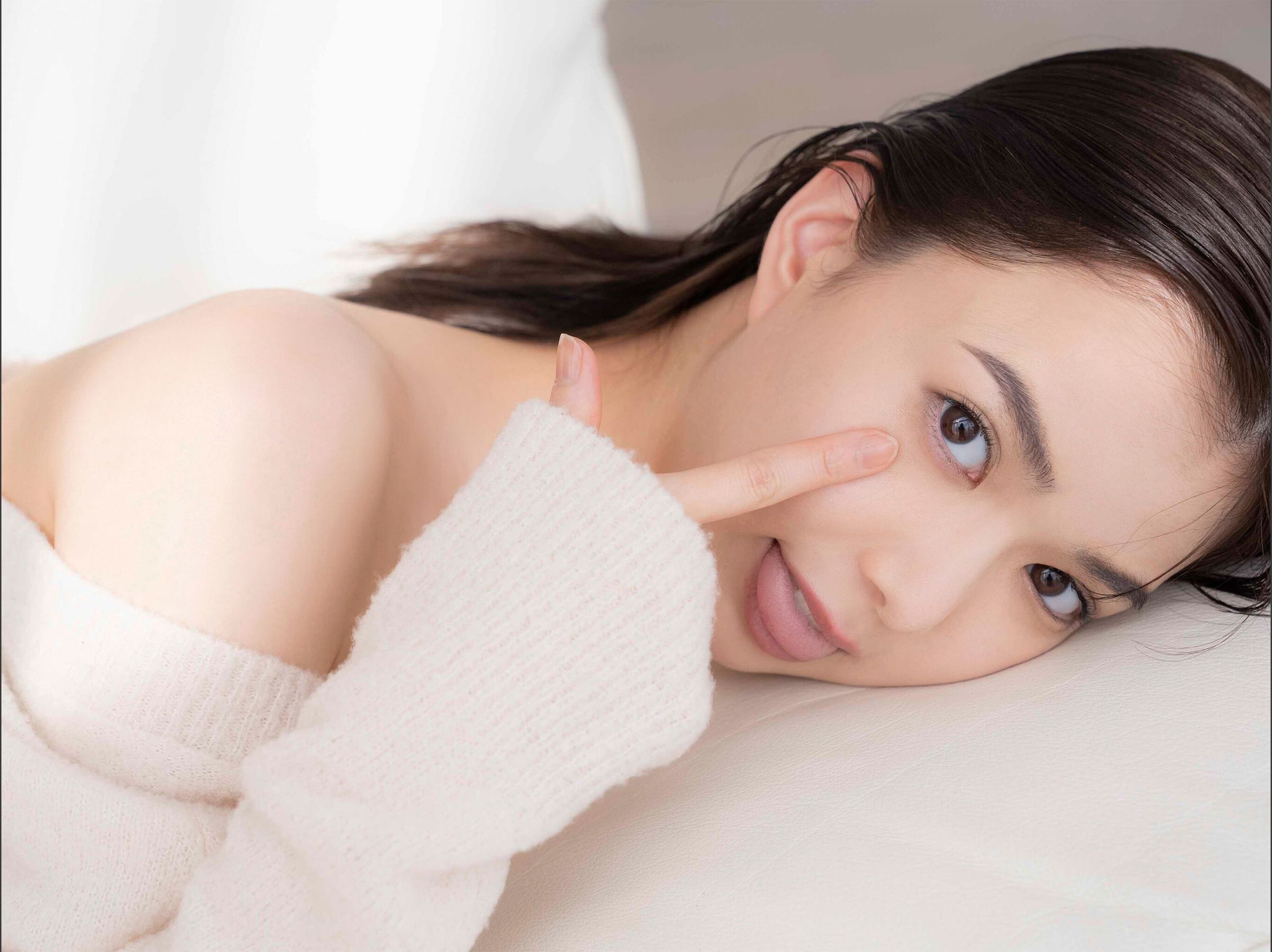 Riko Matsudaira 松平璃子 - Glossy body 艶めくボディ