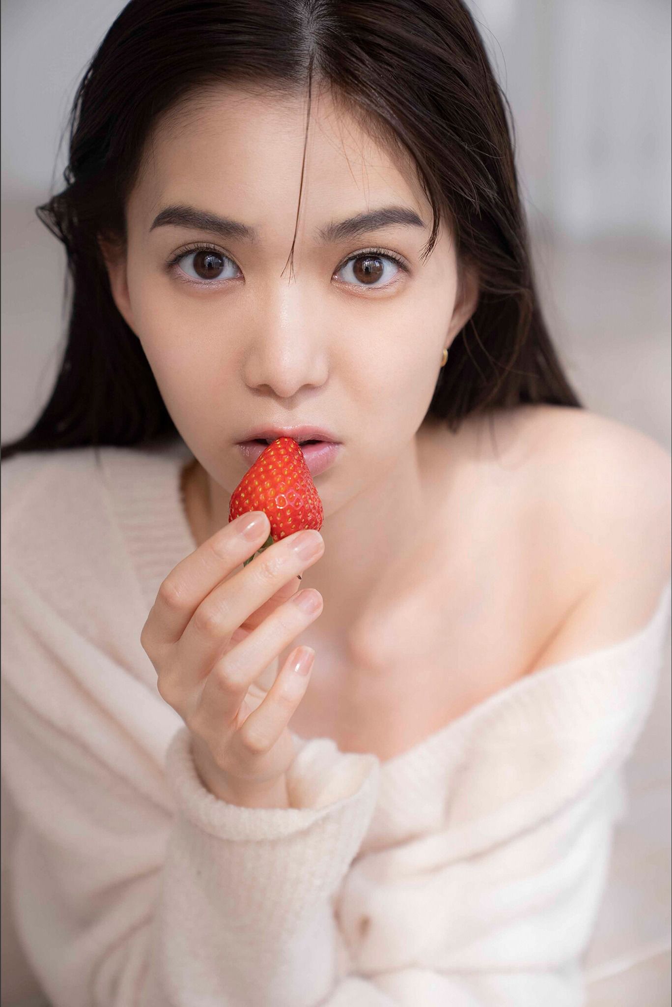 Riko Matsudaira 松平璃子 - Glossy body 艶めくボディ