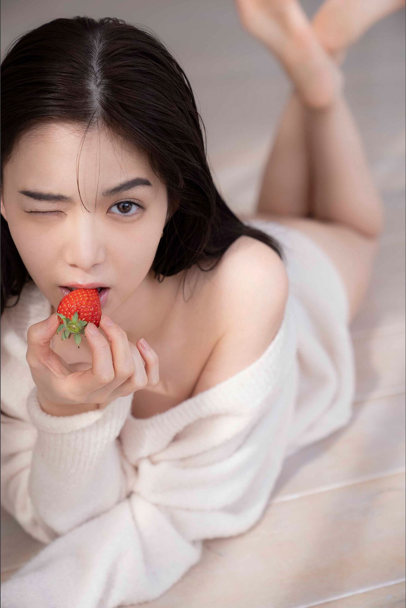Riko Matsudaira 松平璃子 - Glossy body 艶めくボディ