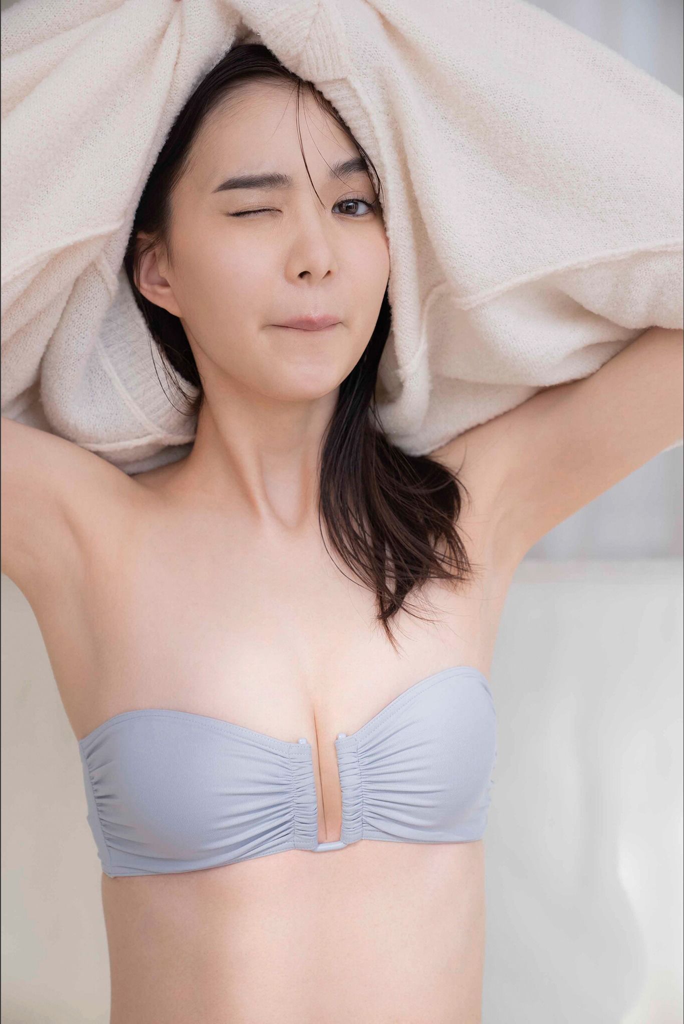 Riko Matsudaira 松平璃子 - Glossy body 艶めくボディ