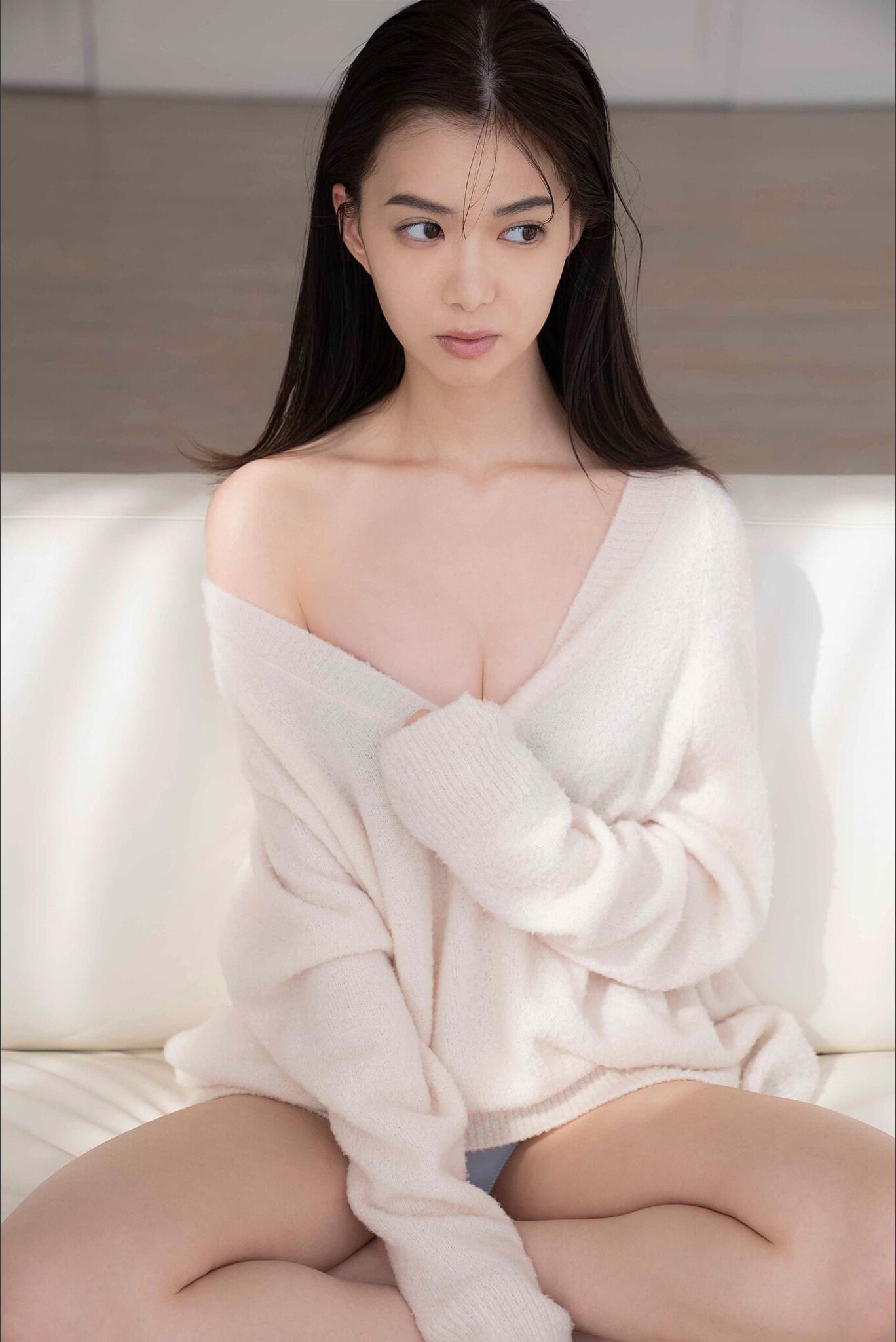 Riko Matsudaira 松平璃子 - Glossy body 艶めくボディ
