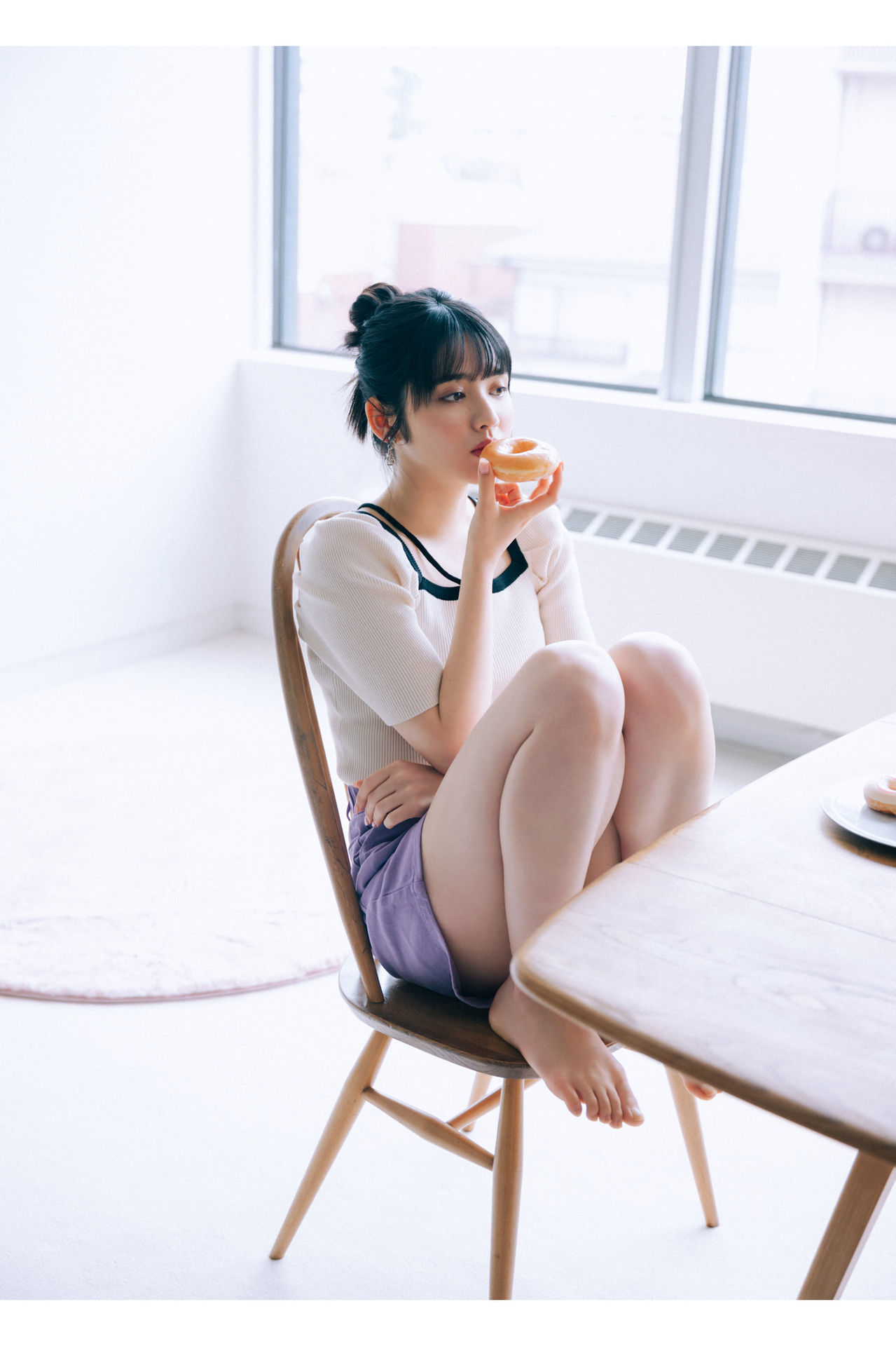 Suzuka Chinzei 鎮西寿々歌 - WHITE graph