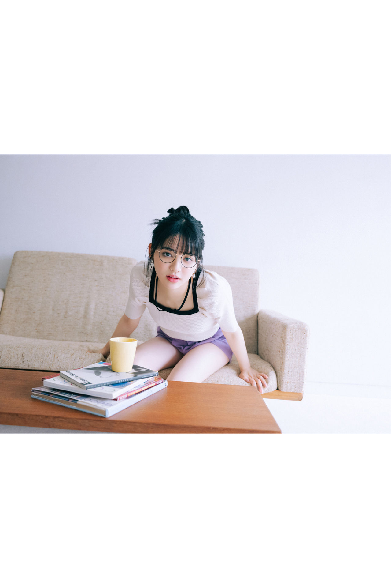 Suzuka Chinzei 鎮西寿々歌 - WHITE graph