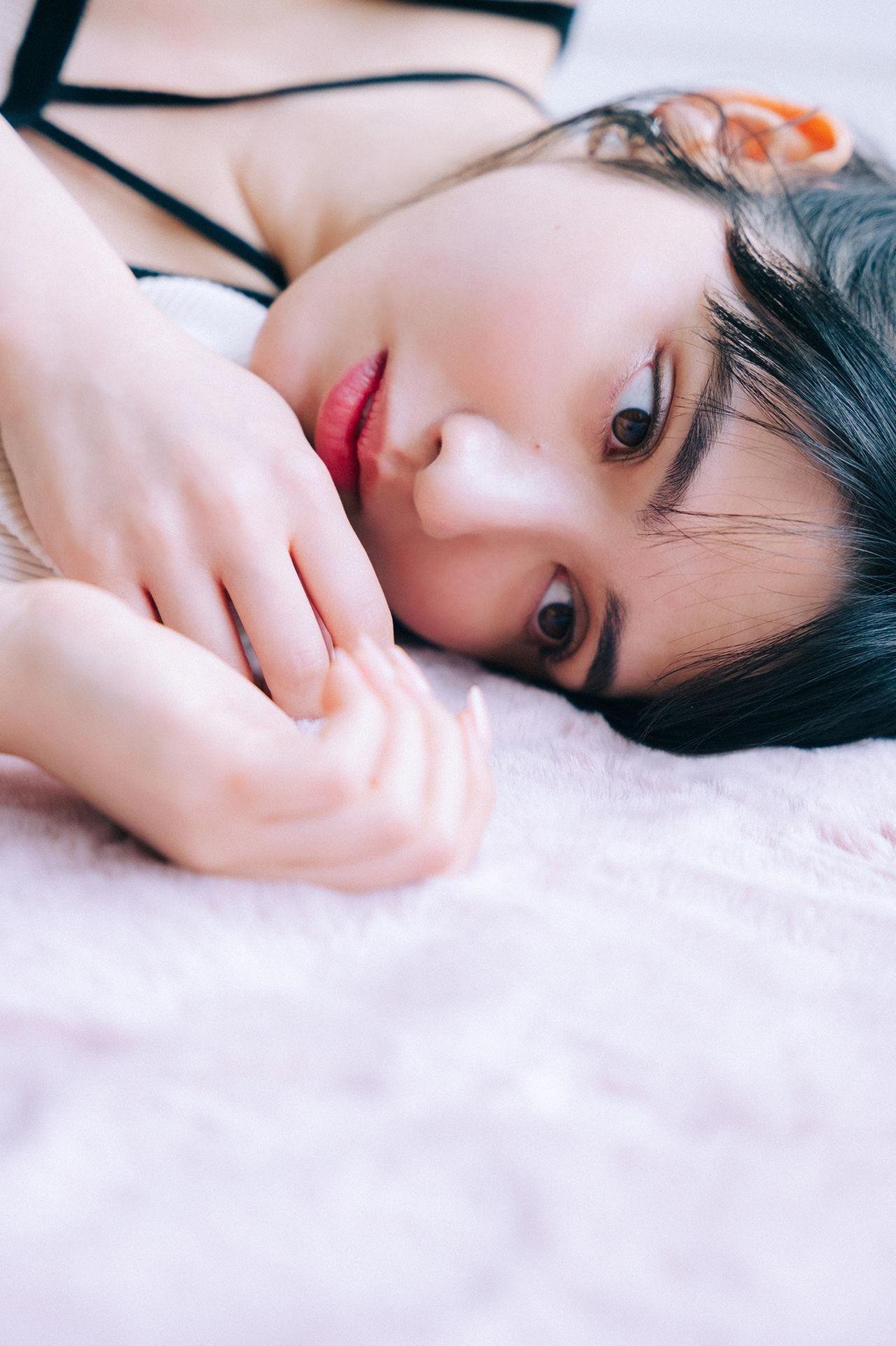 Suzuka Chinzei 鎮西寿々歌 - WHITE graph