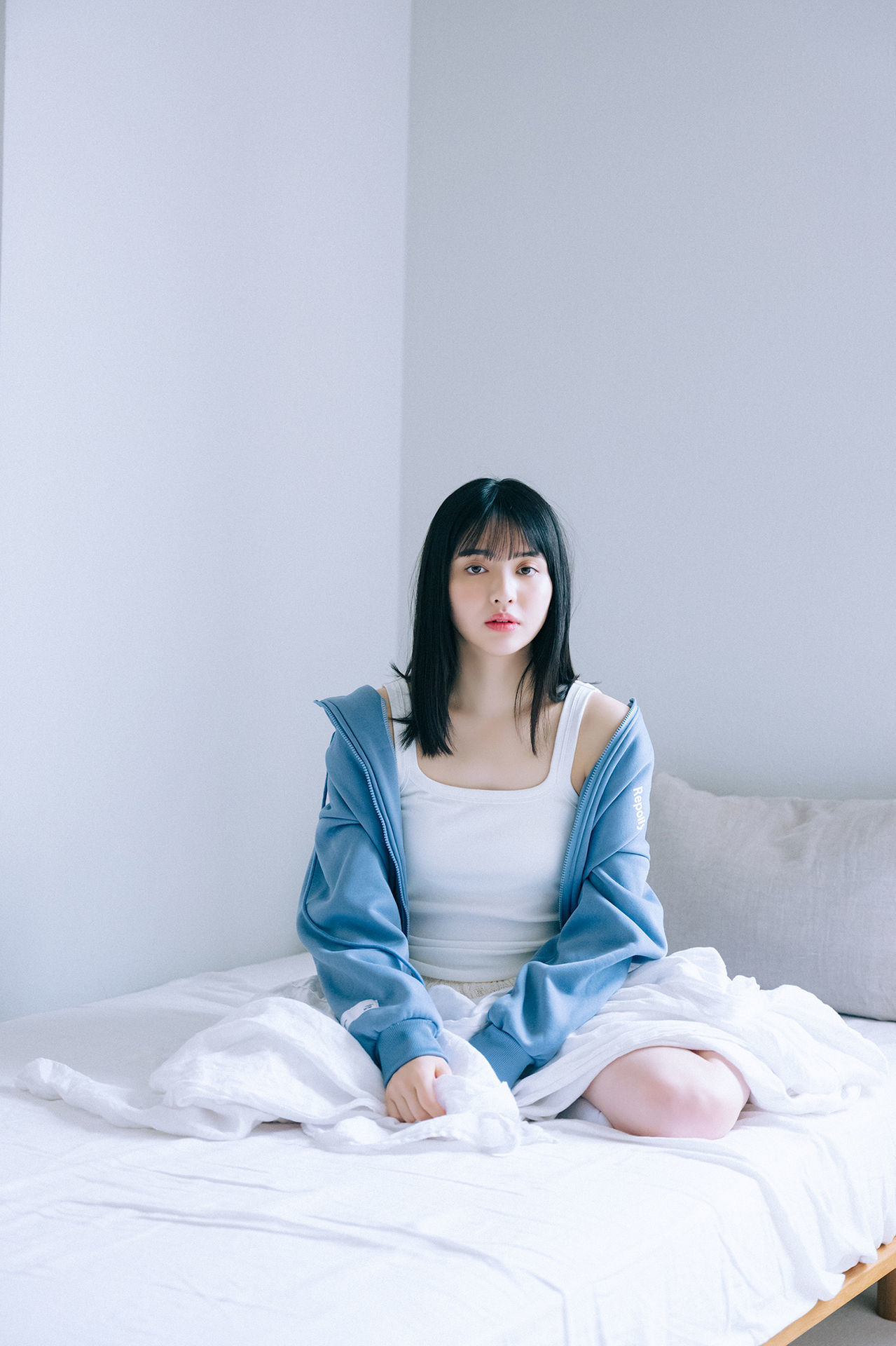 Suzuka Chinzei 鎮西寿々歌 - WHITE graph