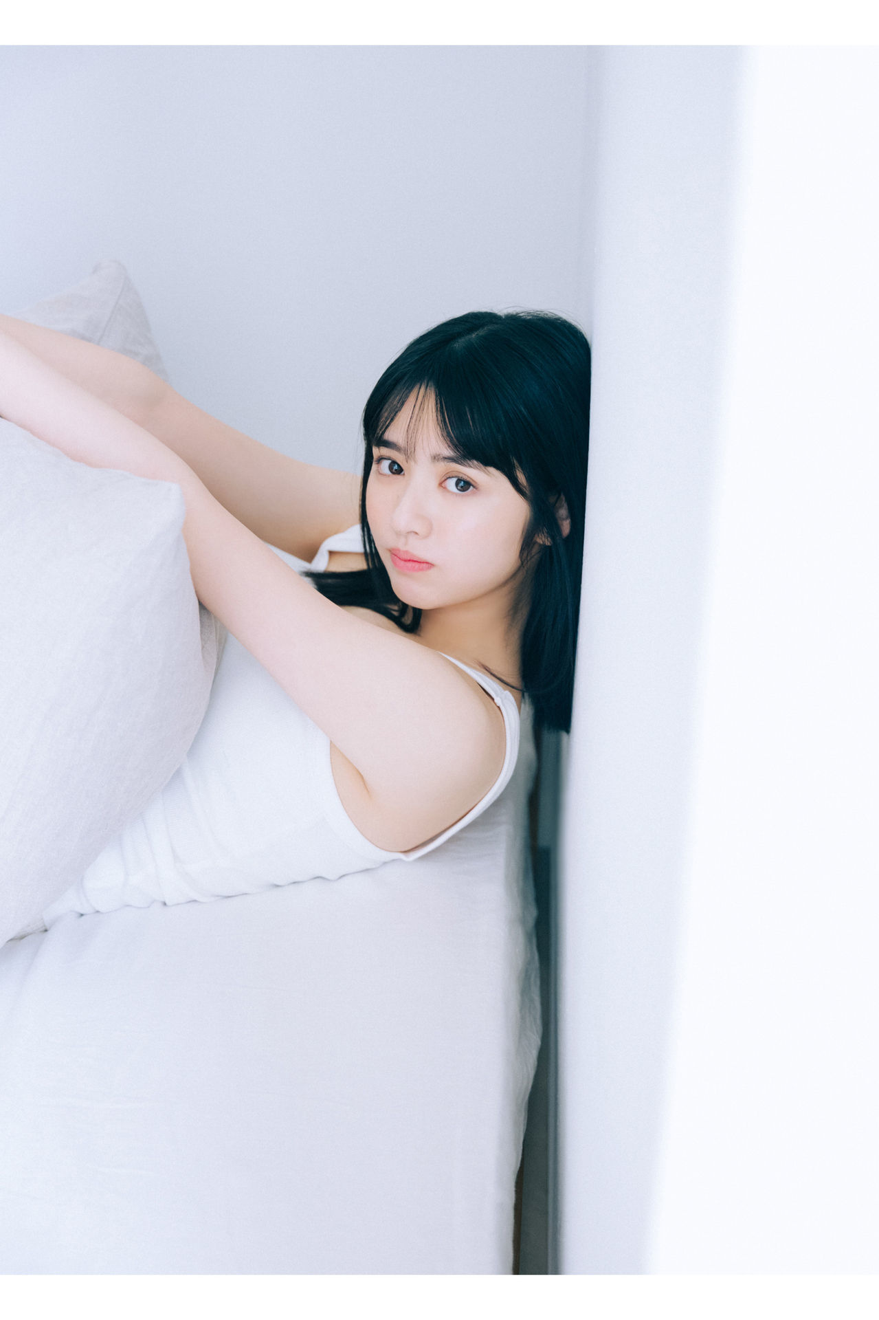 Suzuka Chinzei 鎮西寿々歌 - WHITE graph
