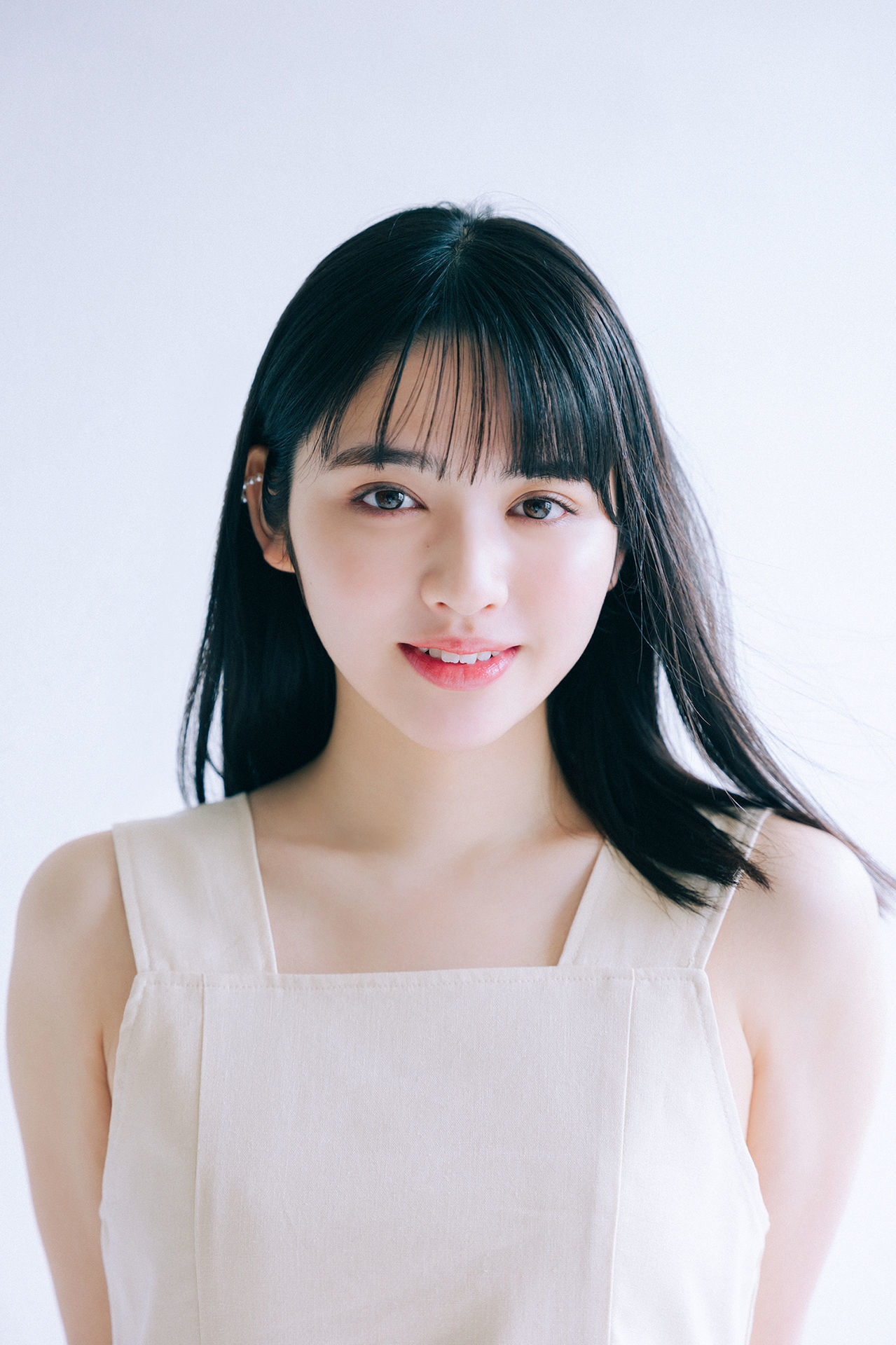 Suzuka Chinzei 鎮西寿々歌 - WHITE graph