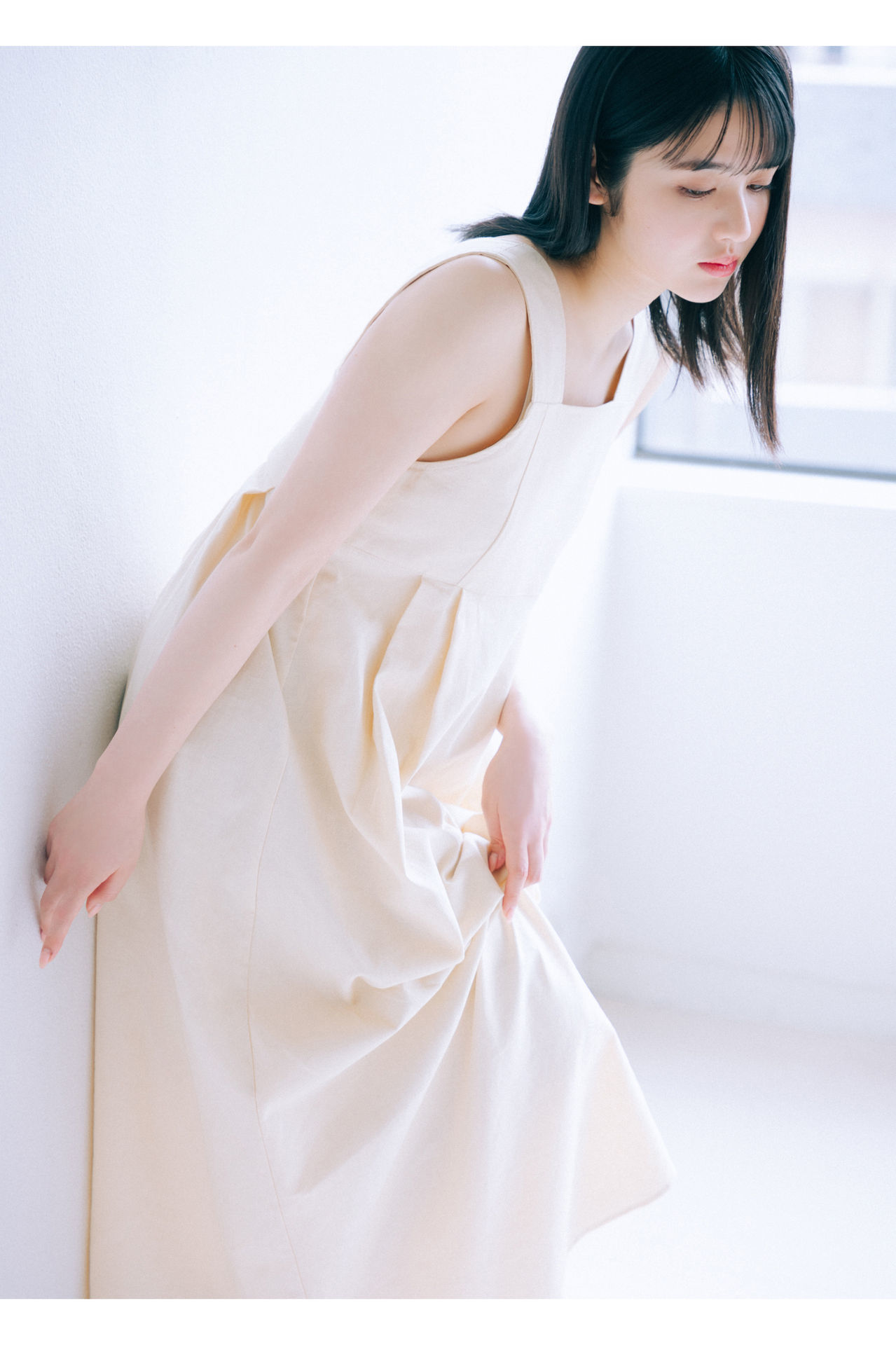 Suzuka Chinzei 鎮西寿々歌 - WHITE graph