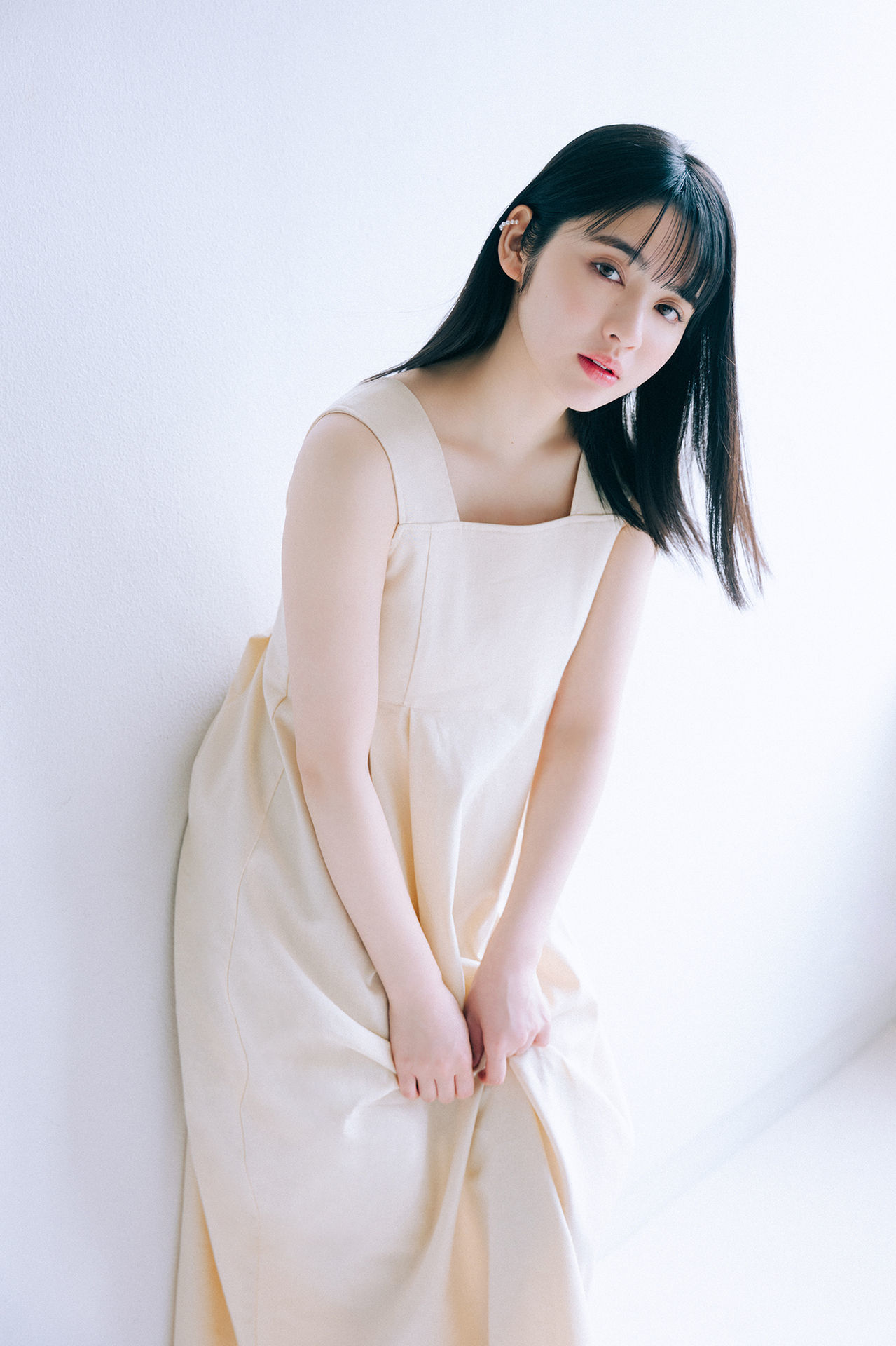 Suzuka Chinzei 鎮西寿々歌 - WHITE graph