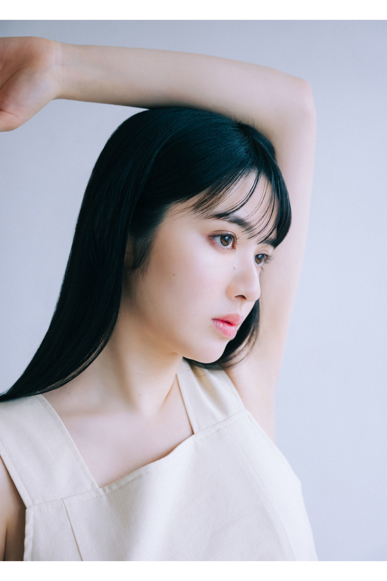Suzuka Chinzei 鎮西寿々歌 - WHITE graph