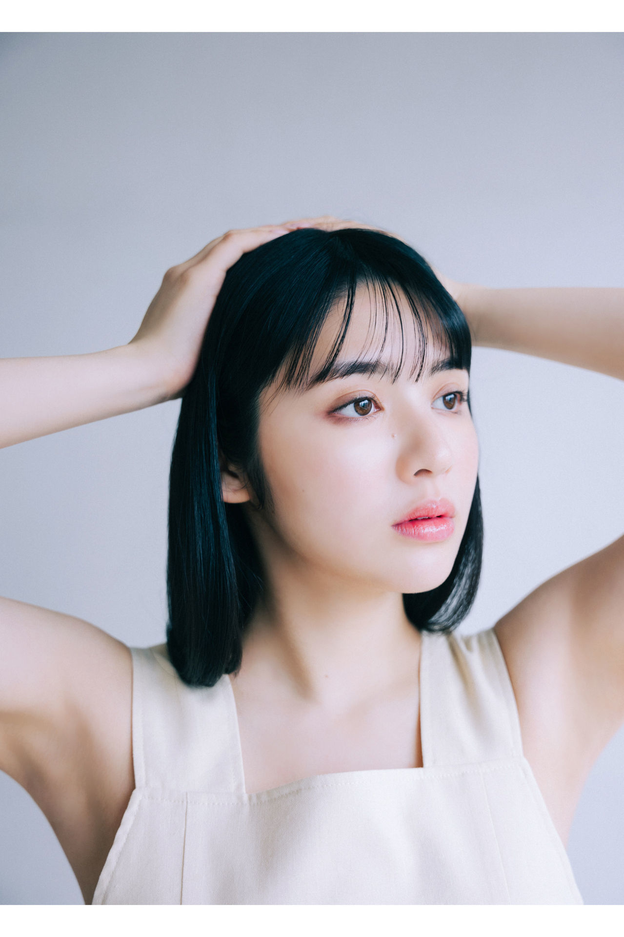 Suzuka Chinzei 鎮西寿々歌 - WHITE graph