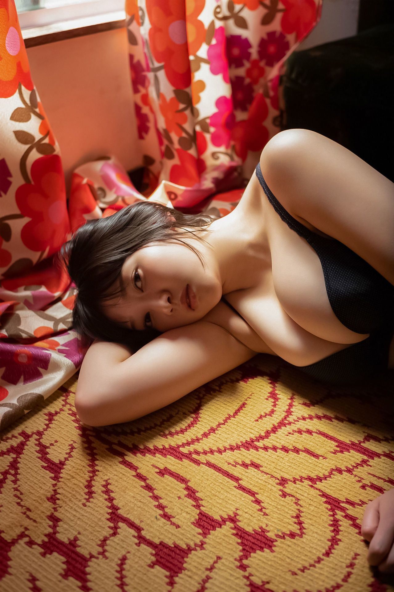 Suzuka Sayama 佐山すずか - 夕立に濡れたカラダ