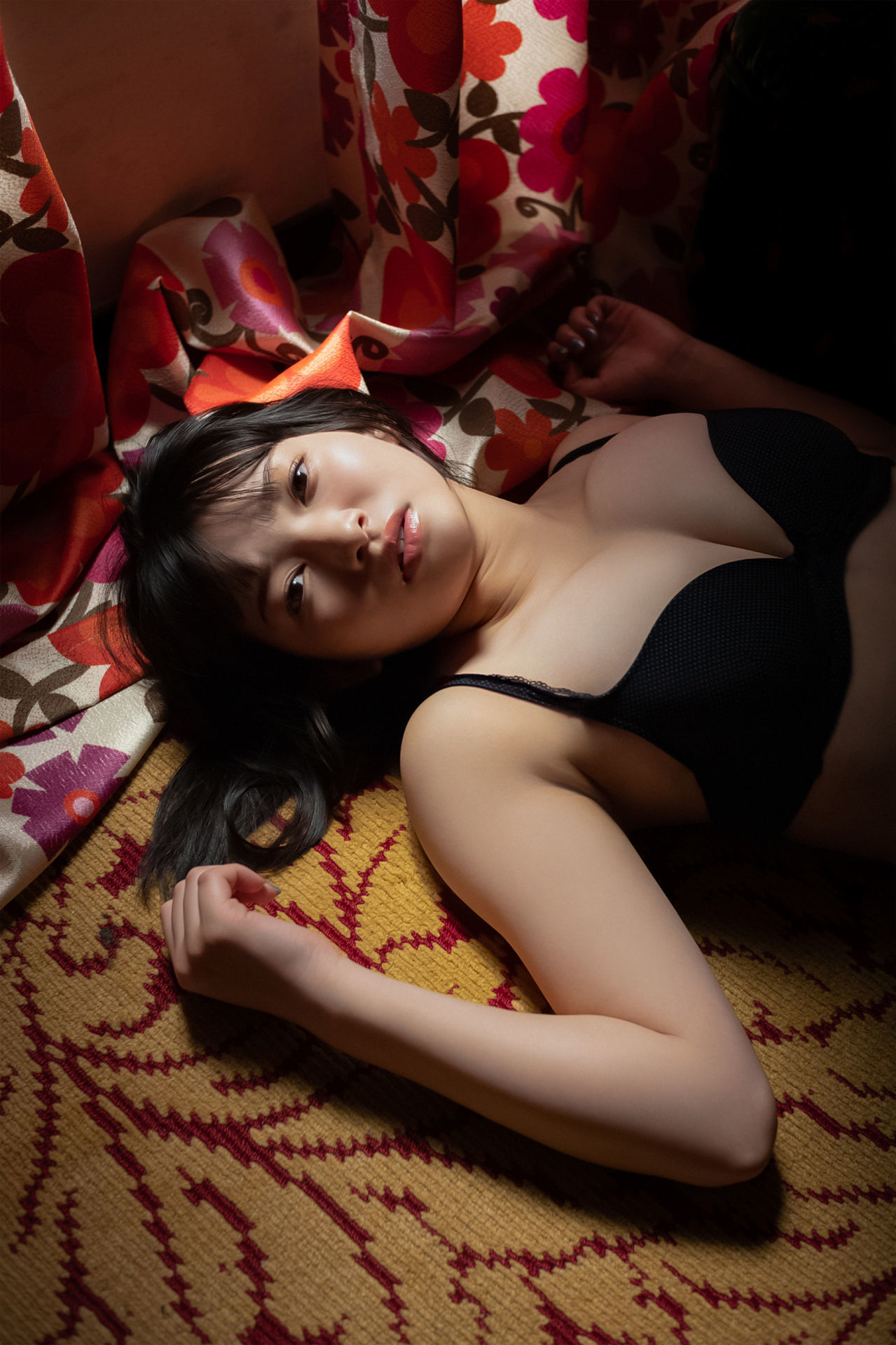 Suzuka Sayama 佐山すずか - 夕立に濡れたカラダ