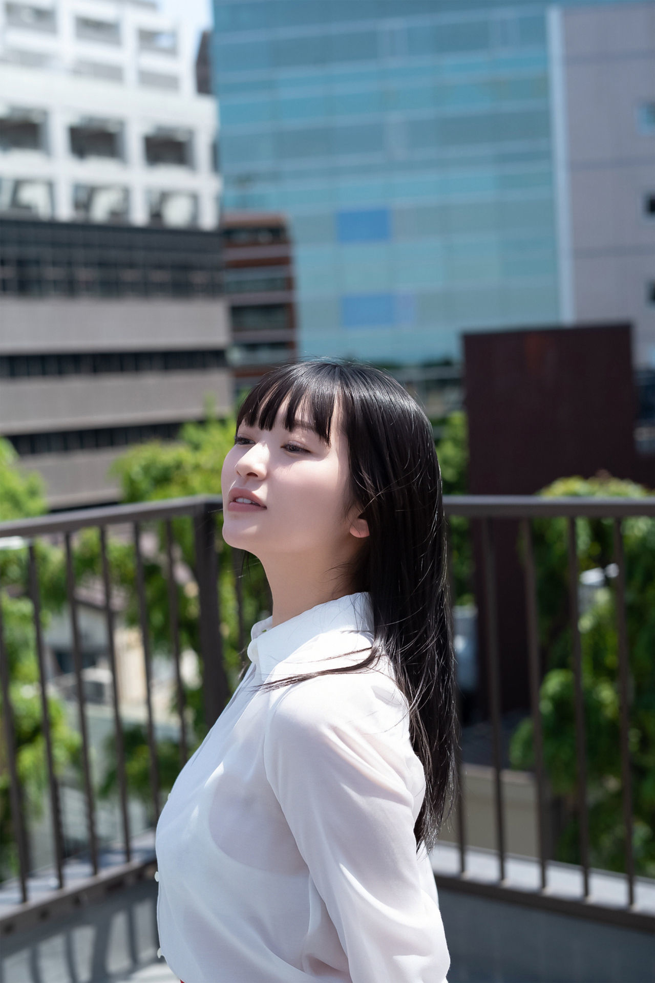 Suzuka Sayama 佐山すずか - 夕立に濡れたカラダ