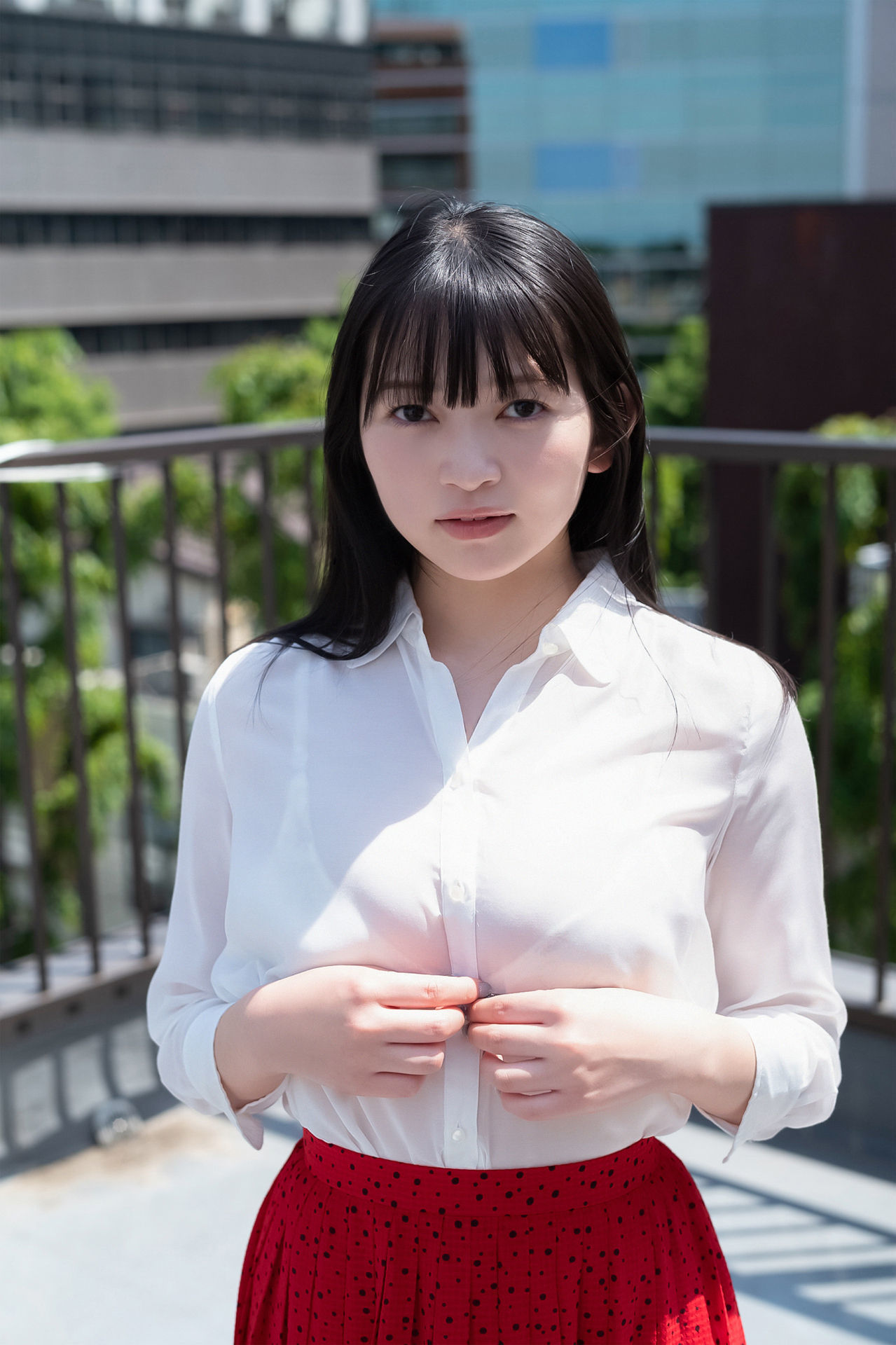 Suzuka Sayama 佐山すずか - 夕立に濡れたカラダ