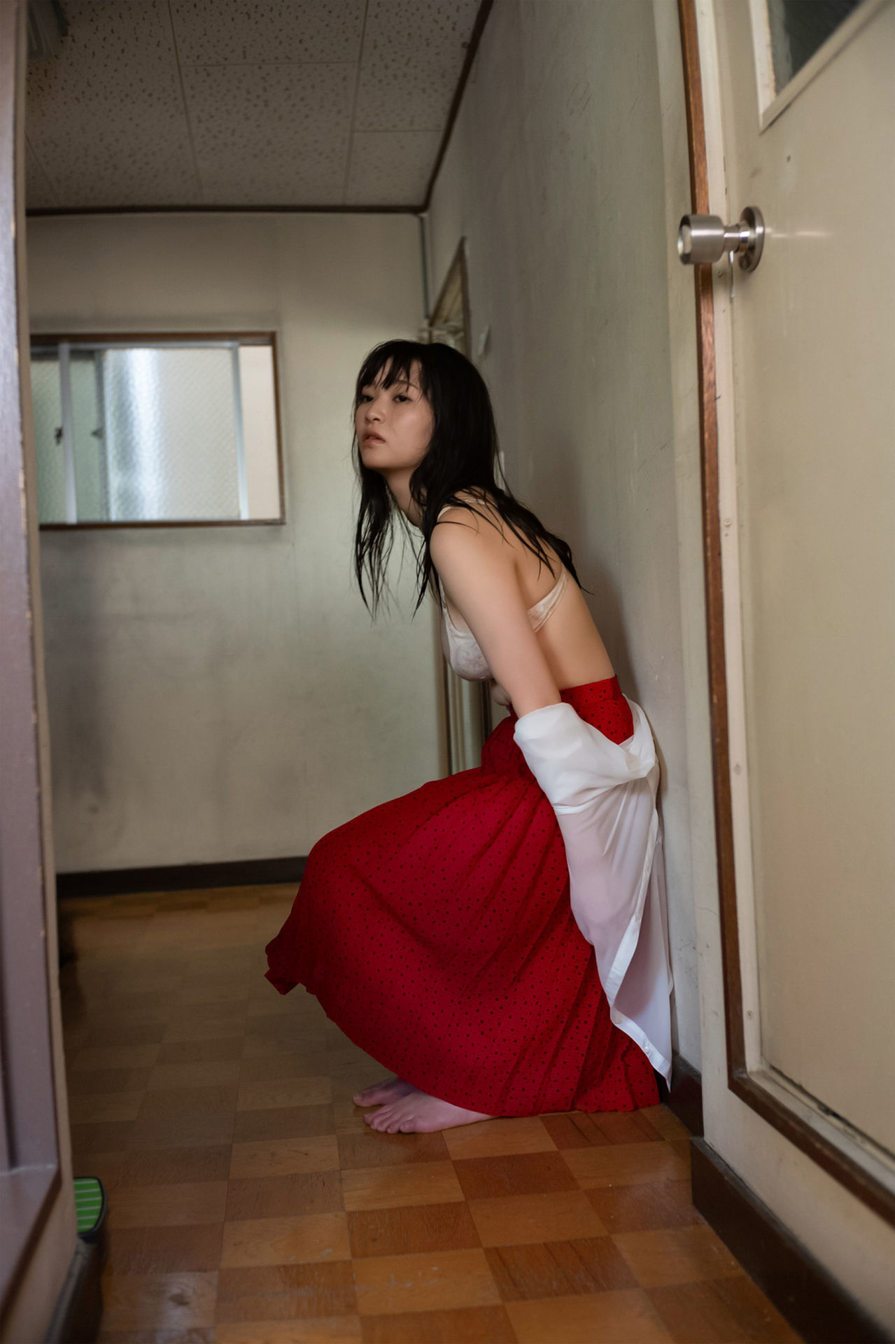 Suzuka Sayama 佐山すずか - 夕立に濡れたカラダ