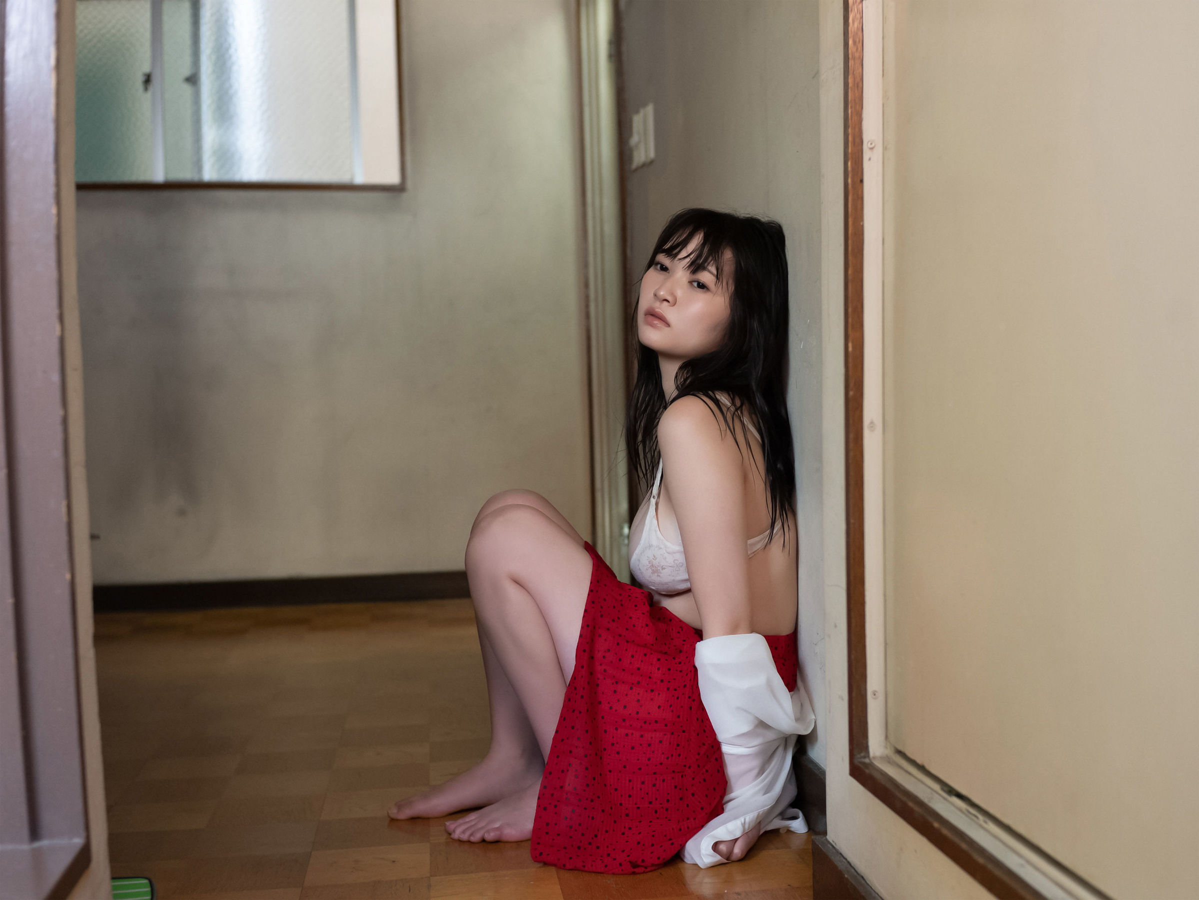 Suzuka Sayama 佐山すずか - 夕立に濡れたカラダ