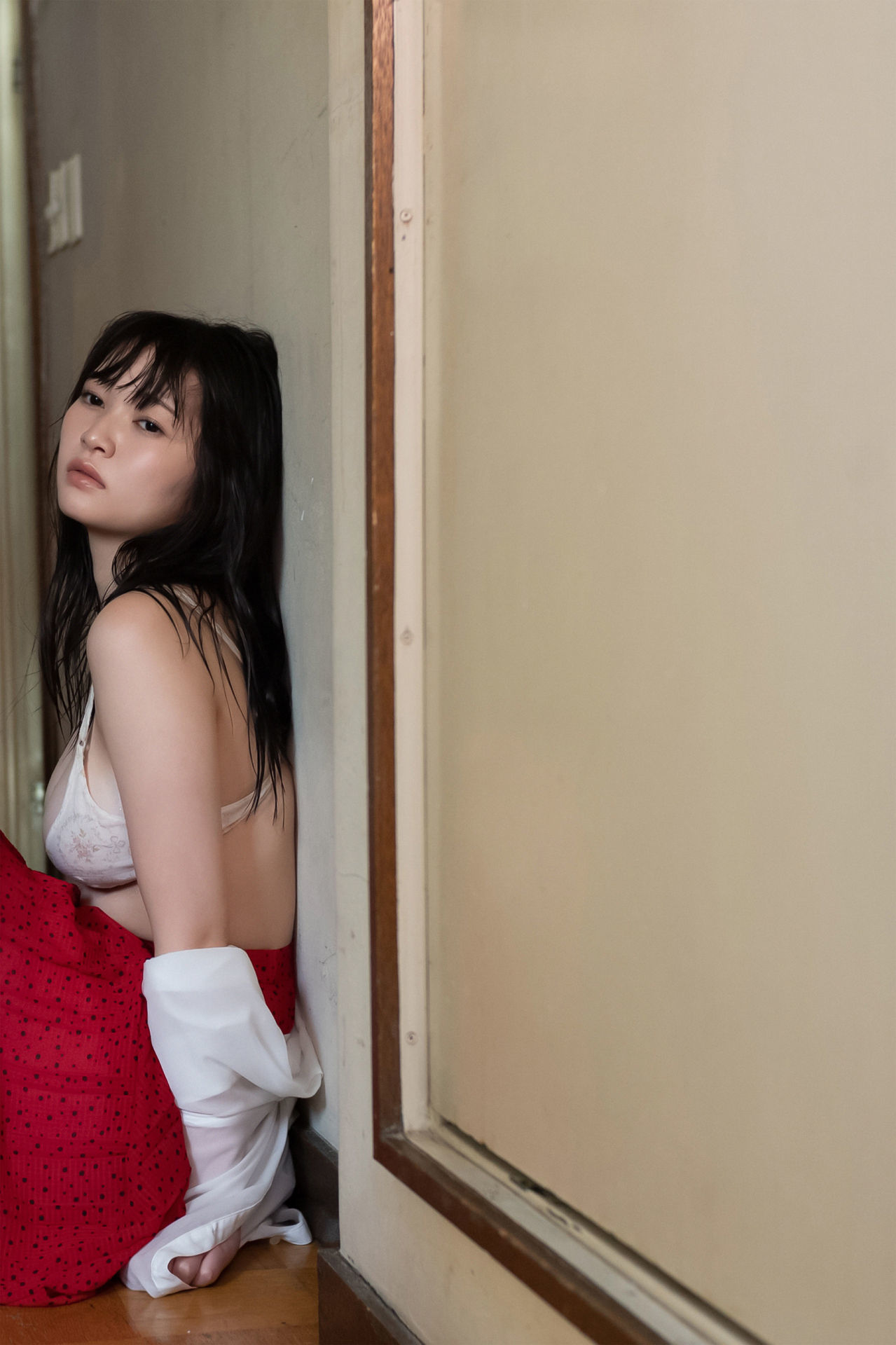 Suzuka Sayama 佐山すずか - 夕立に濡れたカラダ