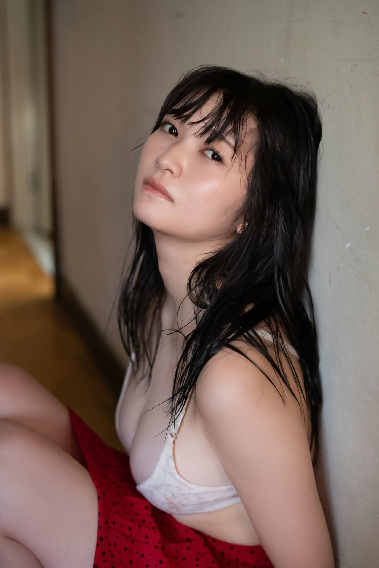 Suzuka Sayama 佐山すずか - 夕立に濡れたカラダ