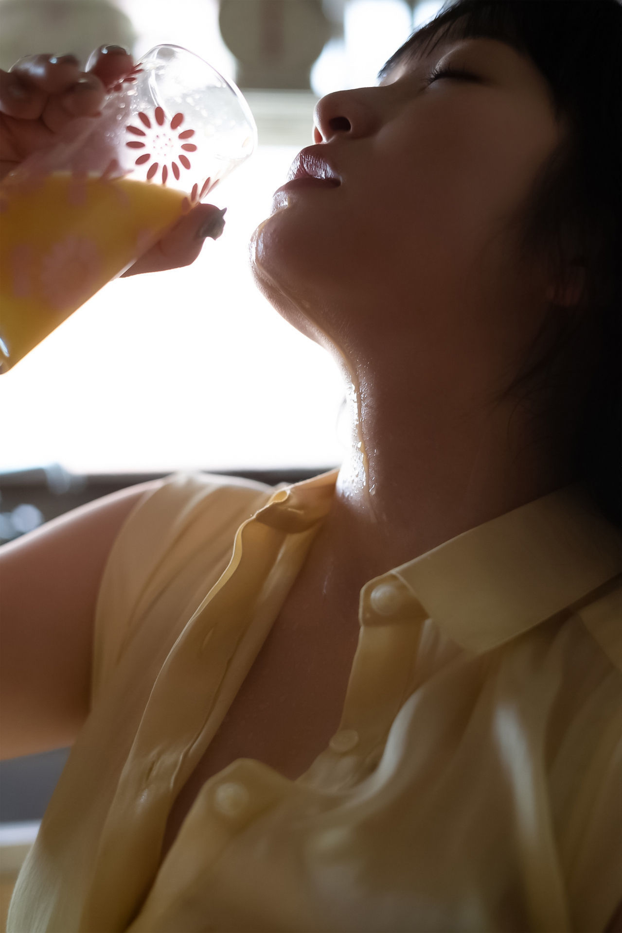 Suzuka Sayama 佐山すずか - 夕立に濡れたカラダ