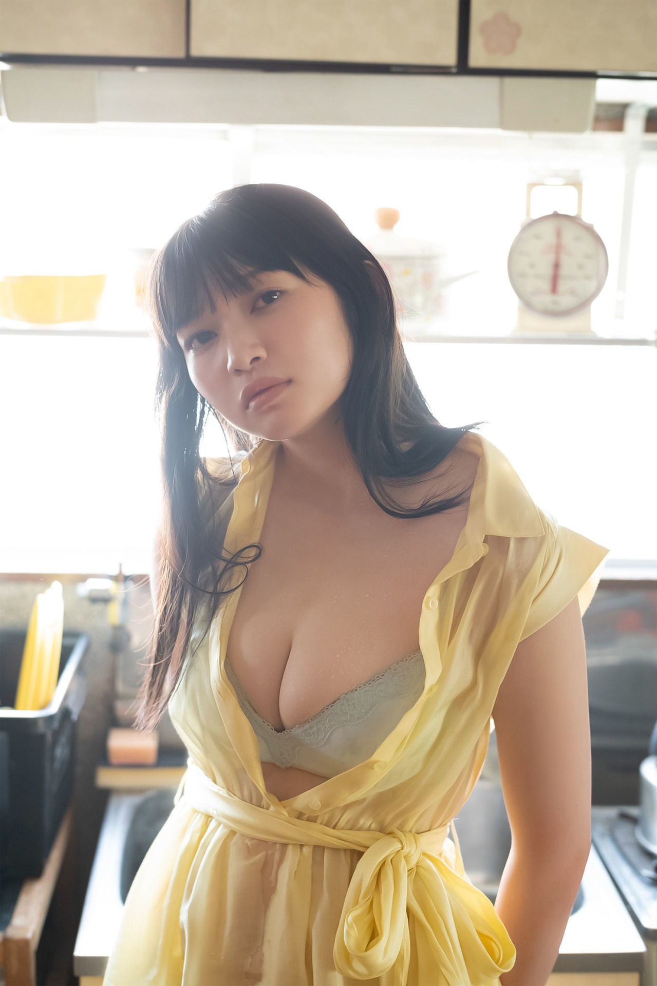 Suzuka Sayama 佐山すずか - 夕立に濡れたカラダ