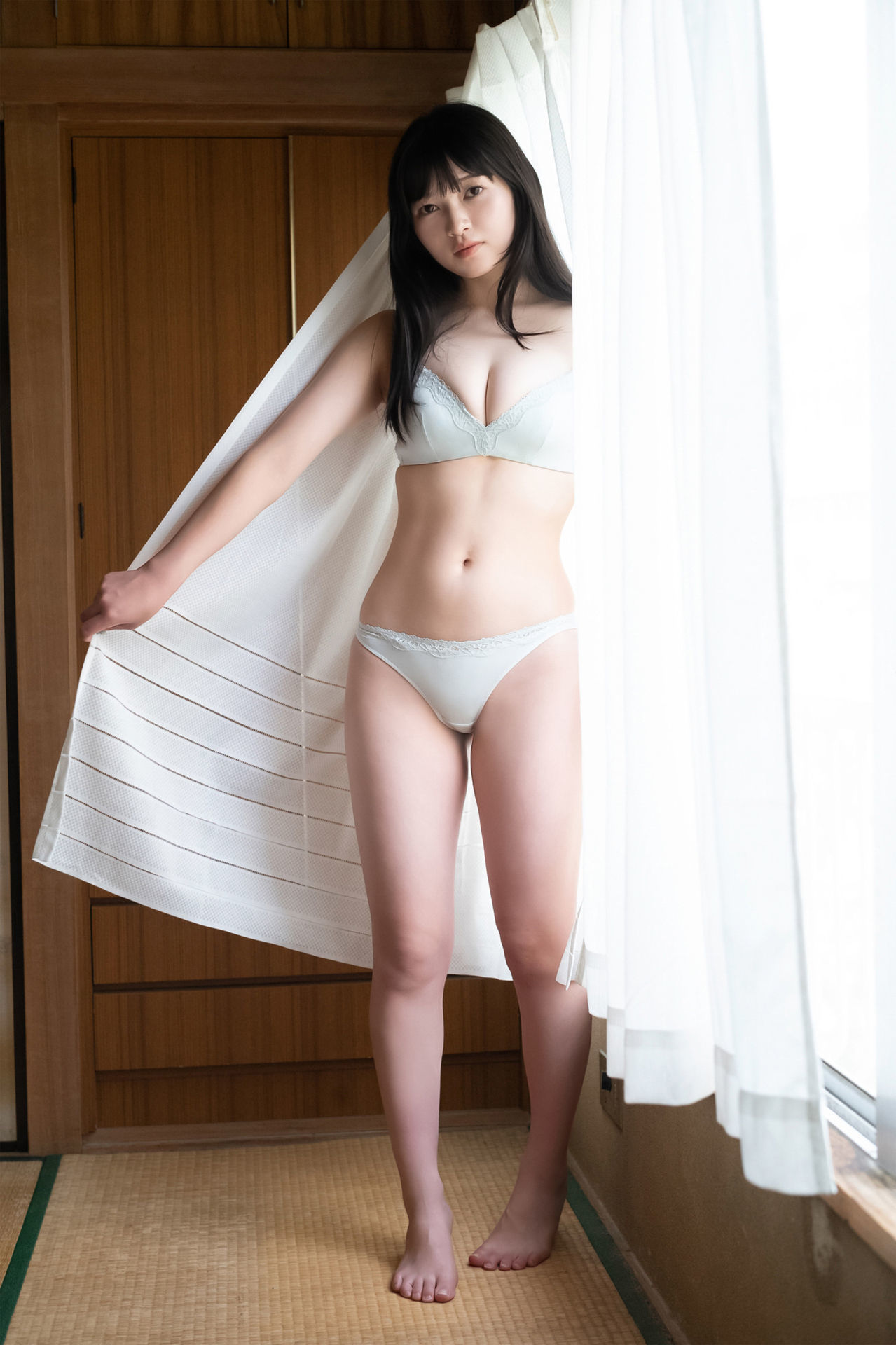 Suzuka Sayama 佐山すずか - 夕立に濡れたカラダ