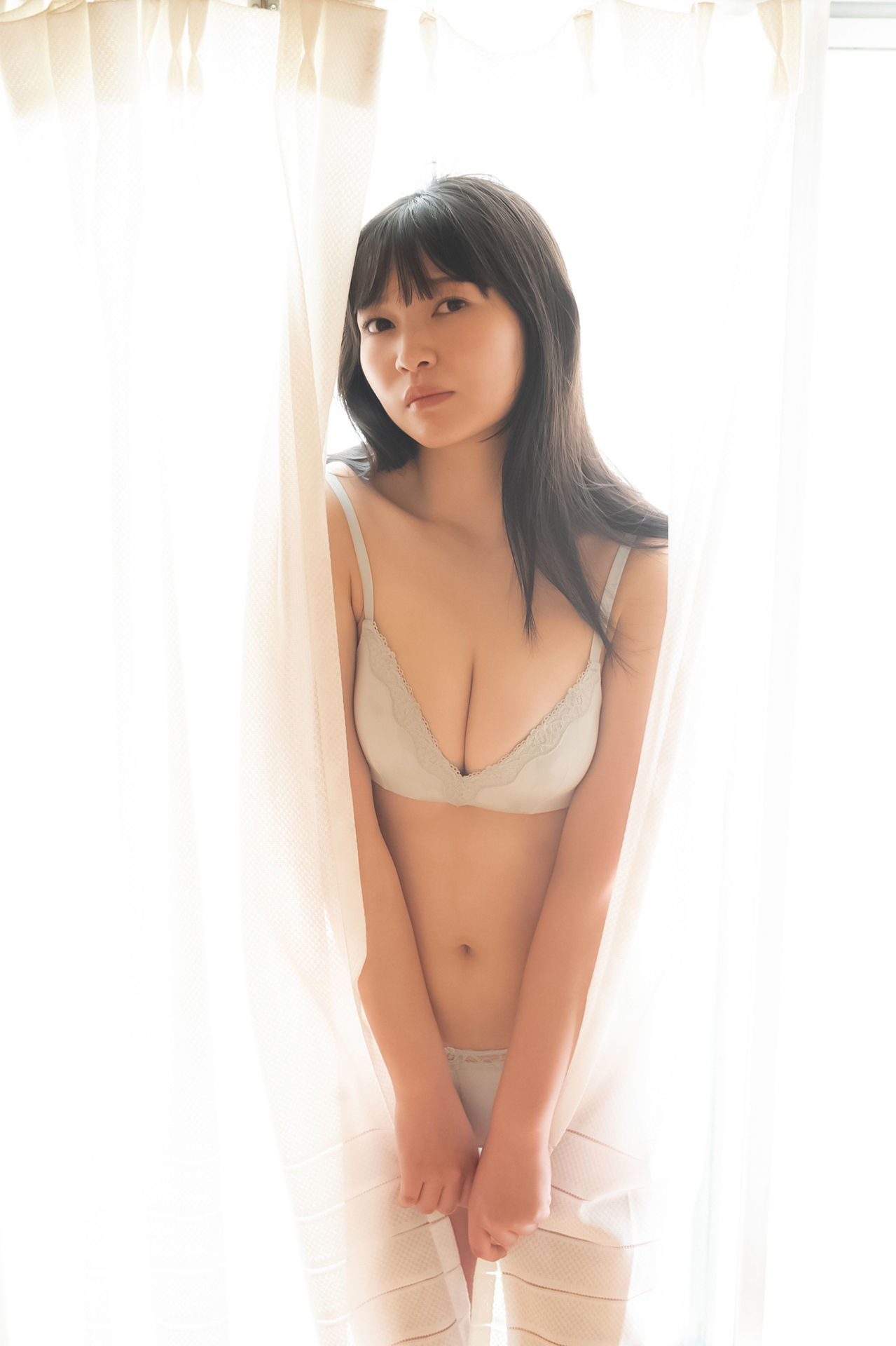 Suzuka Sayama 佐山すずか - 夕立に濡れたカラダ