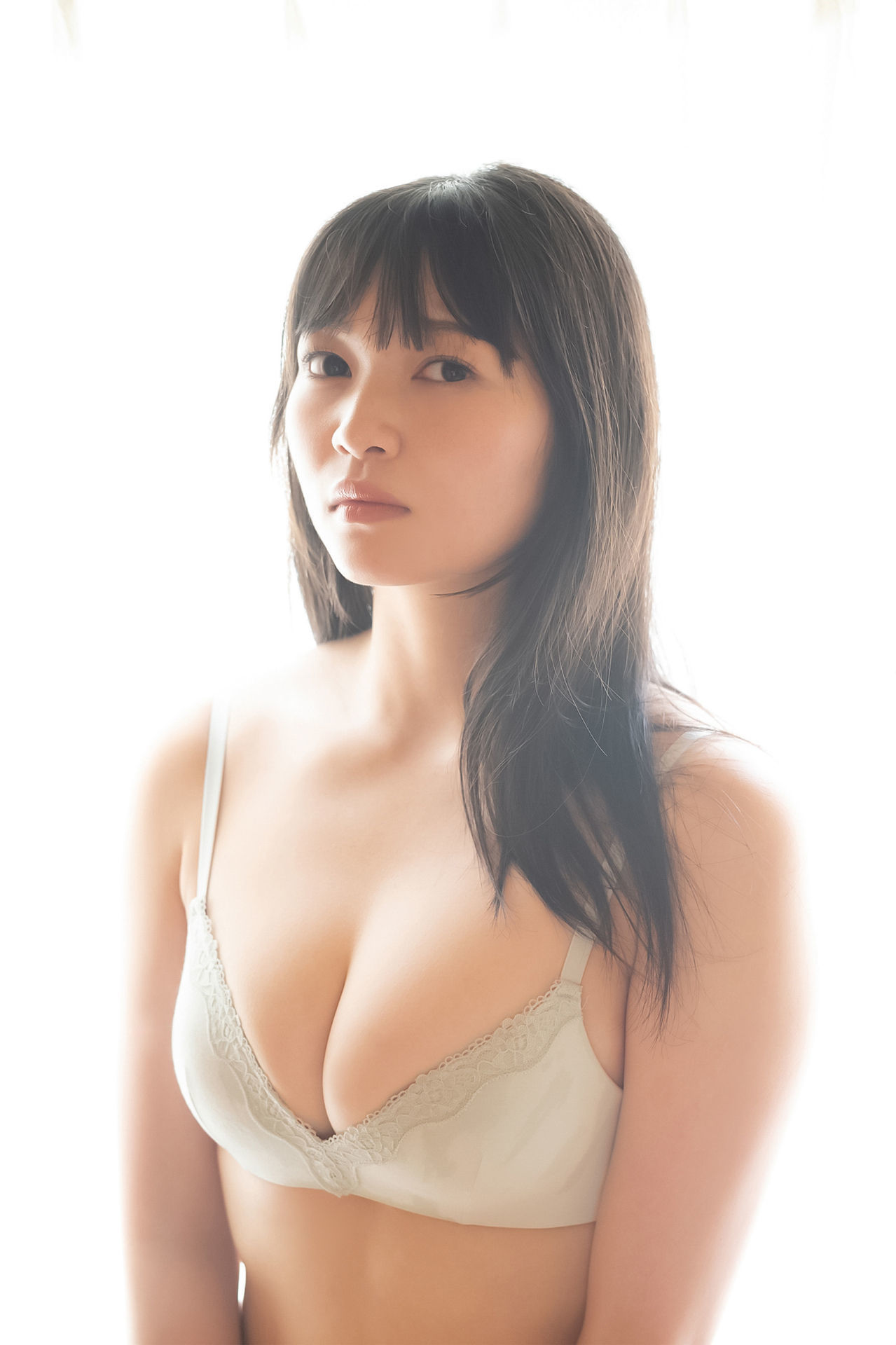 Suzuka Sayama 佐山すずか - 夕立に濡れたカラダ