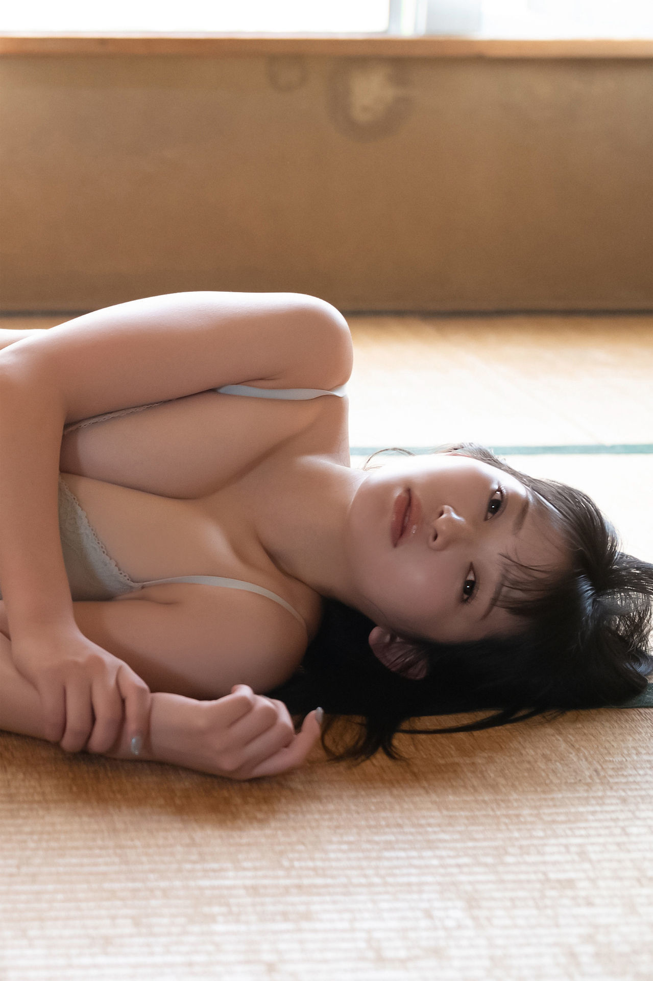Suzuka Sayama 佐山すずか - 夕立に濡れたカラダ