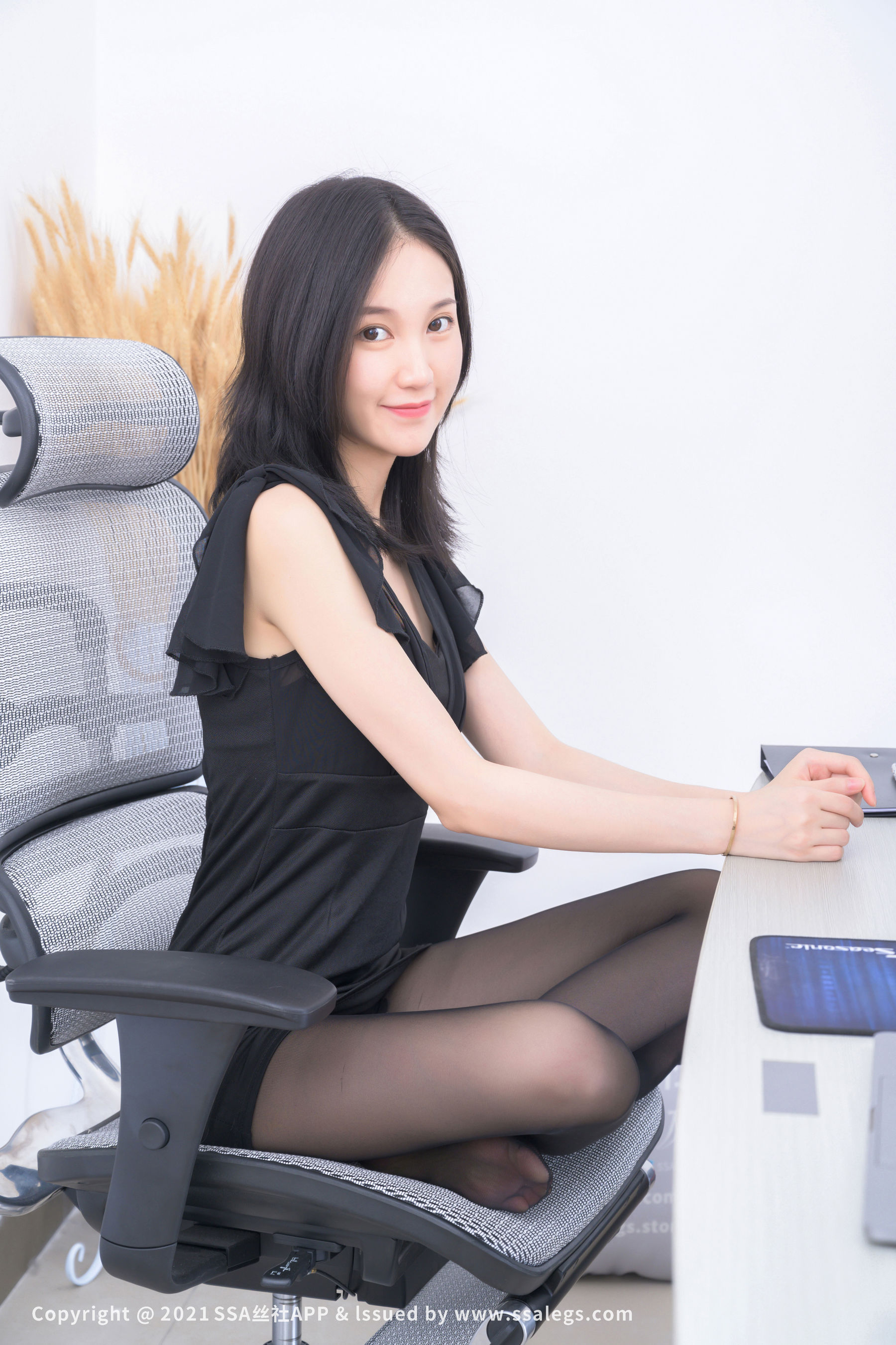 [SSA丝社]超清写真 No.781 模特 晶晶 的黑丝袜美脚（下）