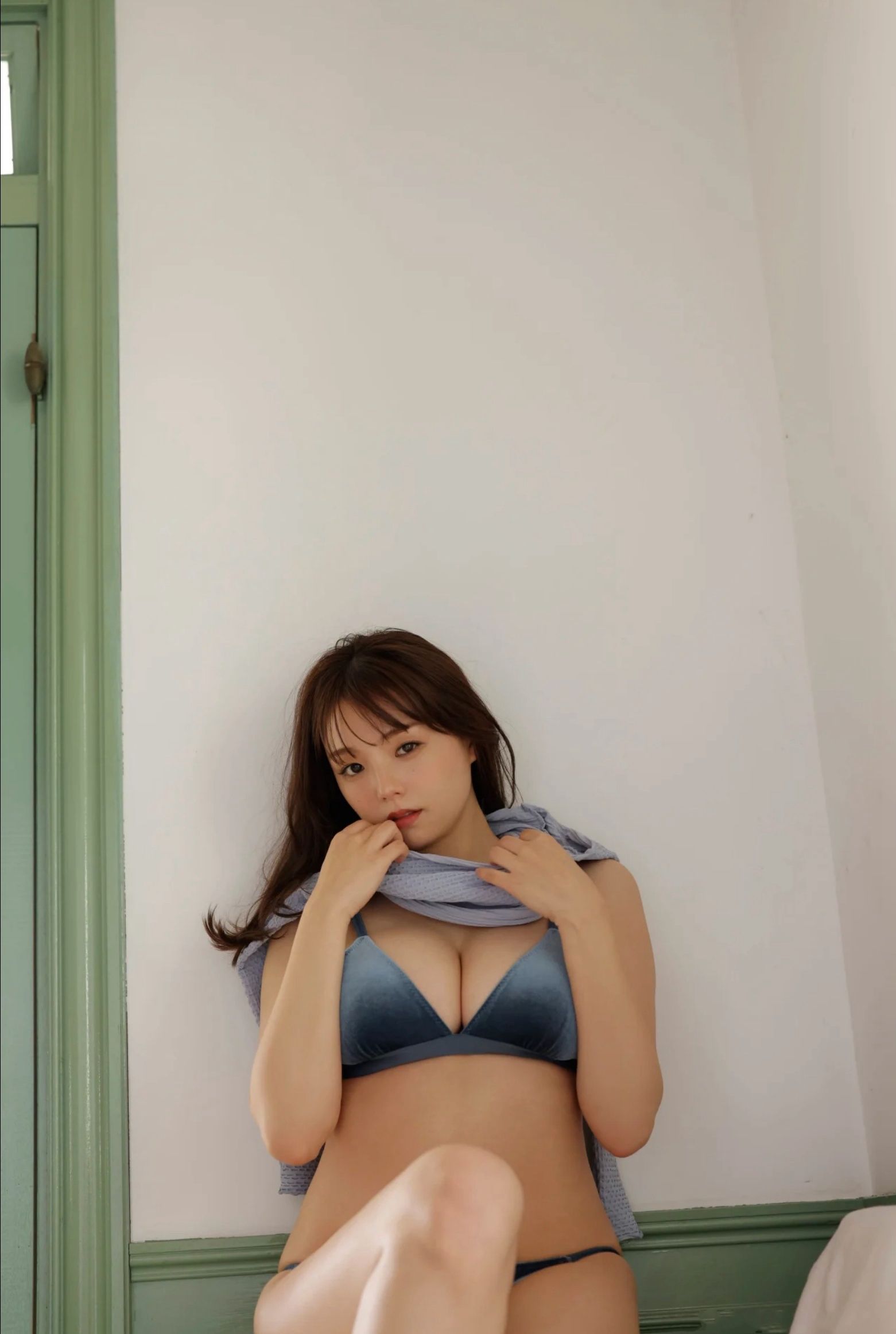 マンスリーガール018＝篠崎愛「先行公開プレミア30カット＆ムービー」