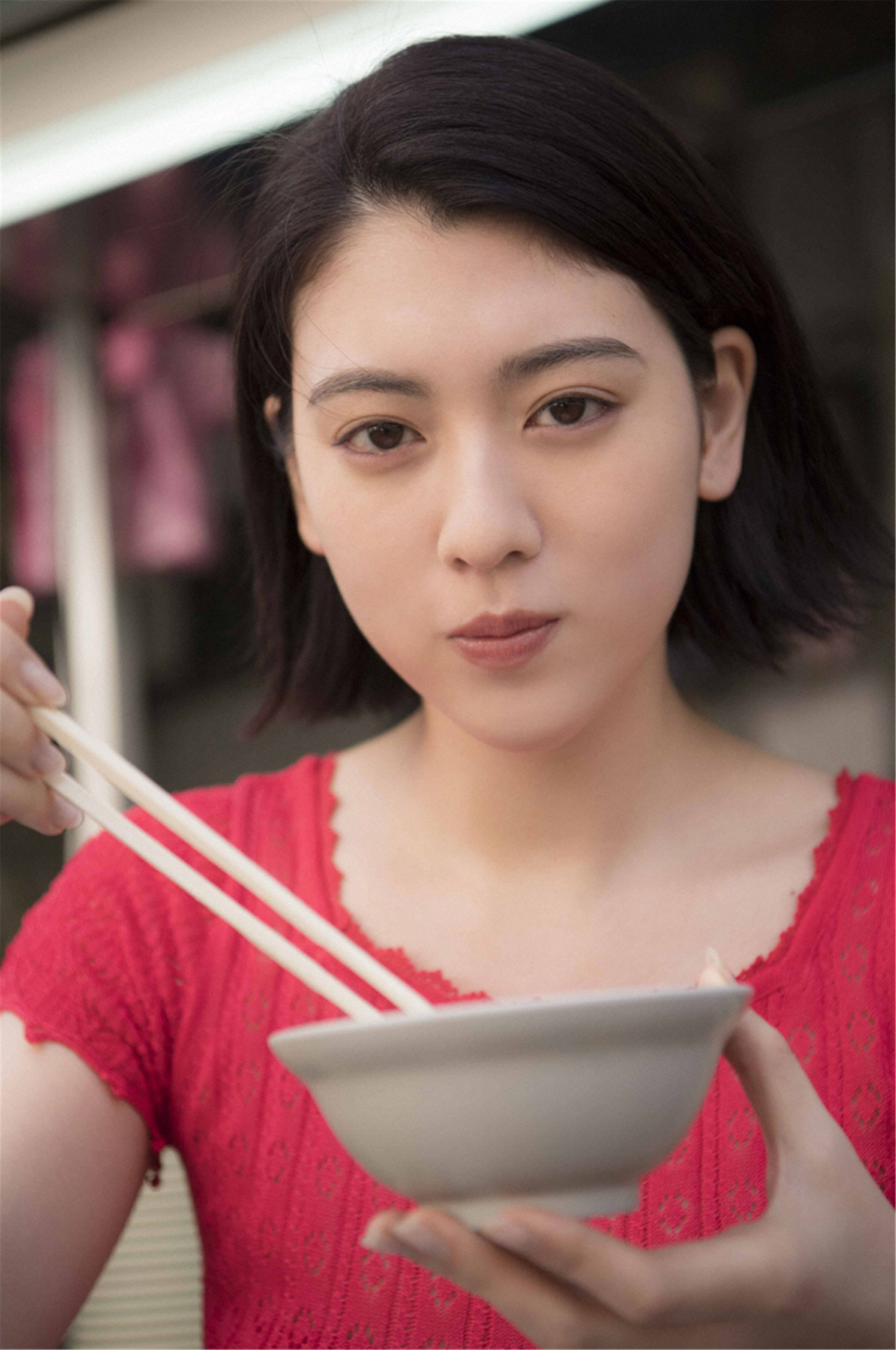 三吉彩花 空をこえて