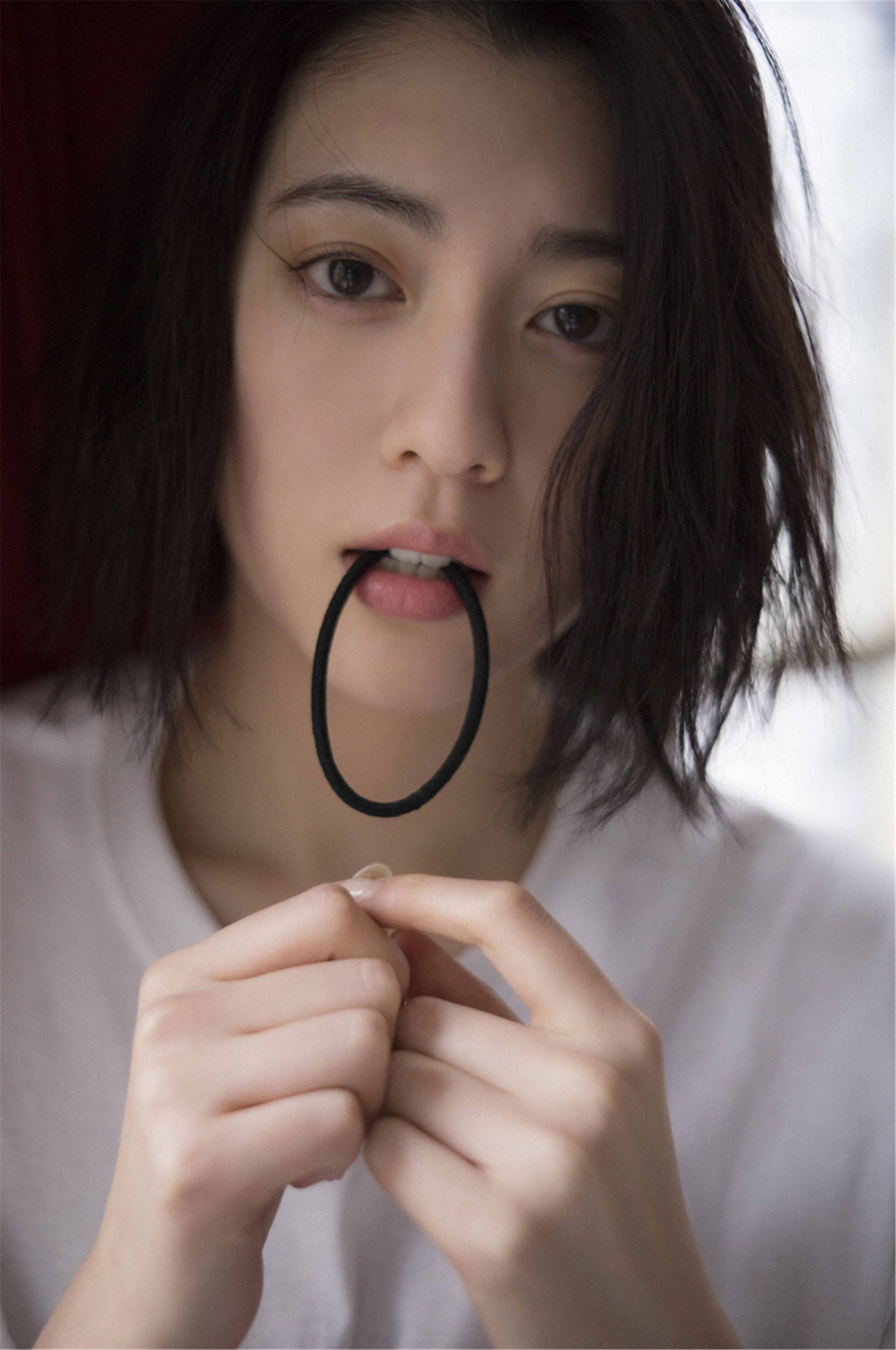 三吉彩花 空をこえて
