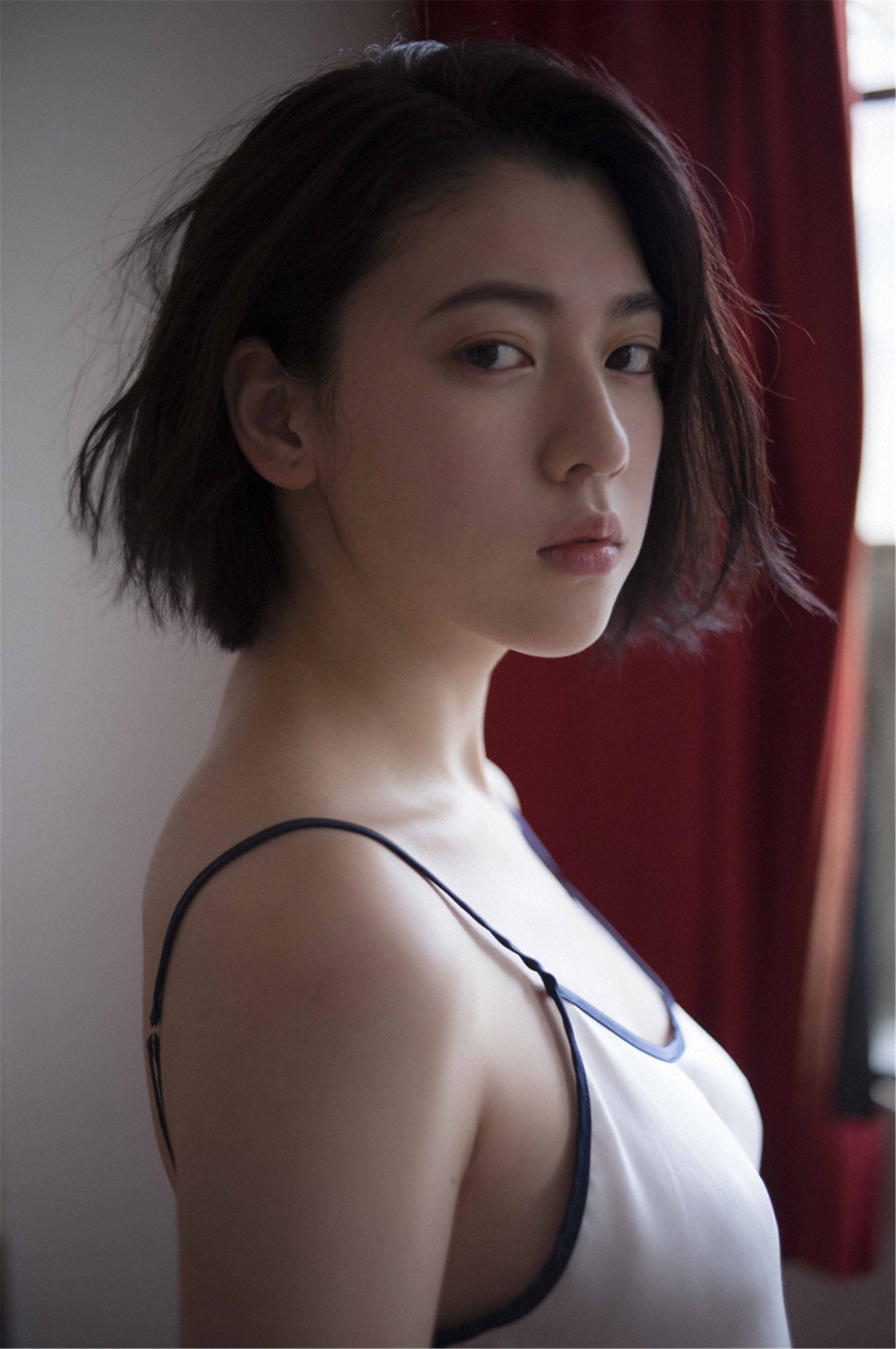 三吉彩花 空をこえて