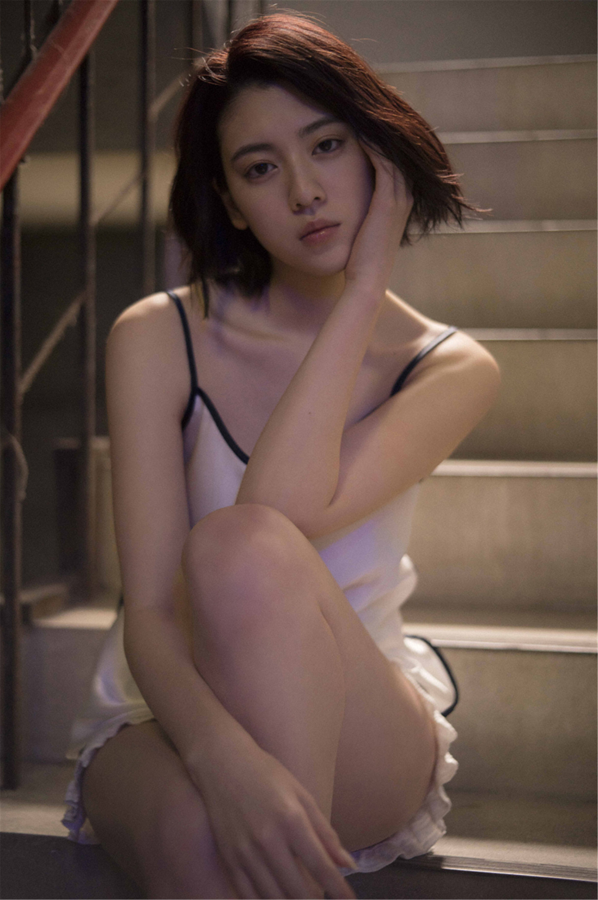 三吉彩花 空をこえて
