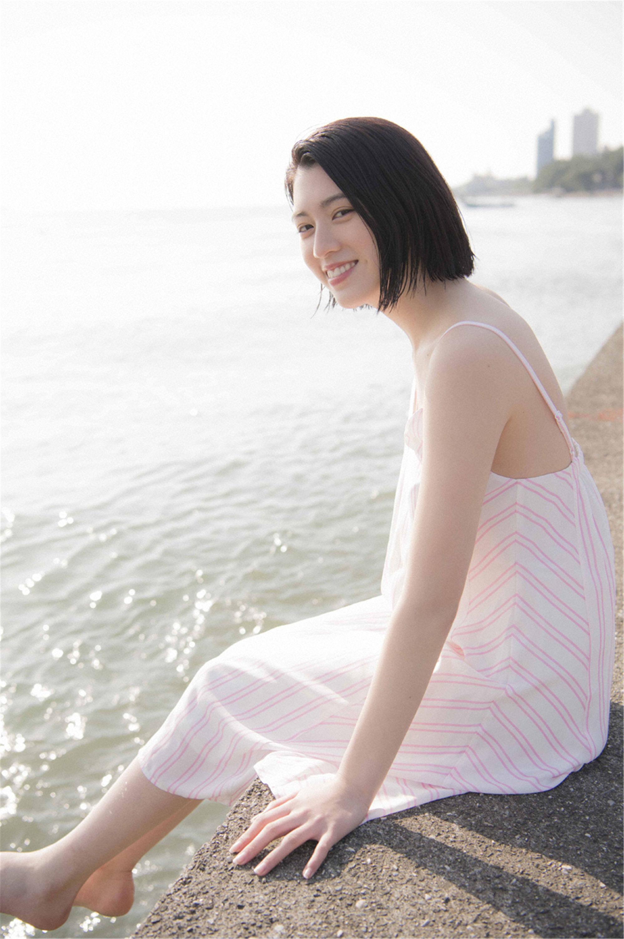 三吉彩花 空をこえて