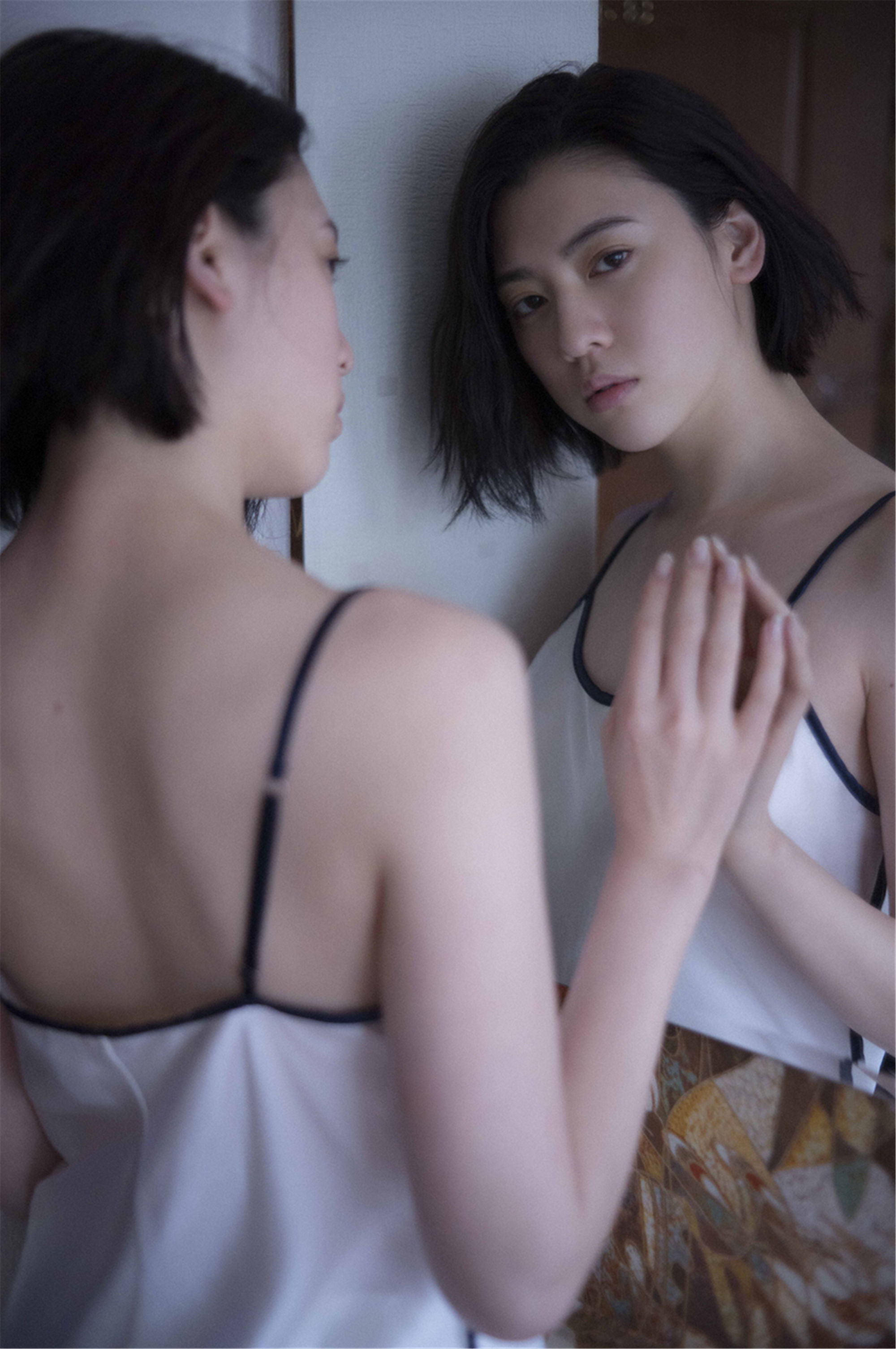 三吉彩花 空をこえて