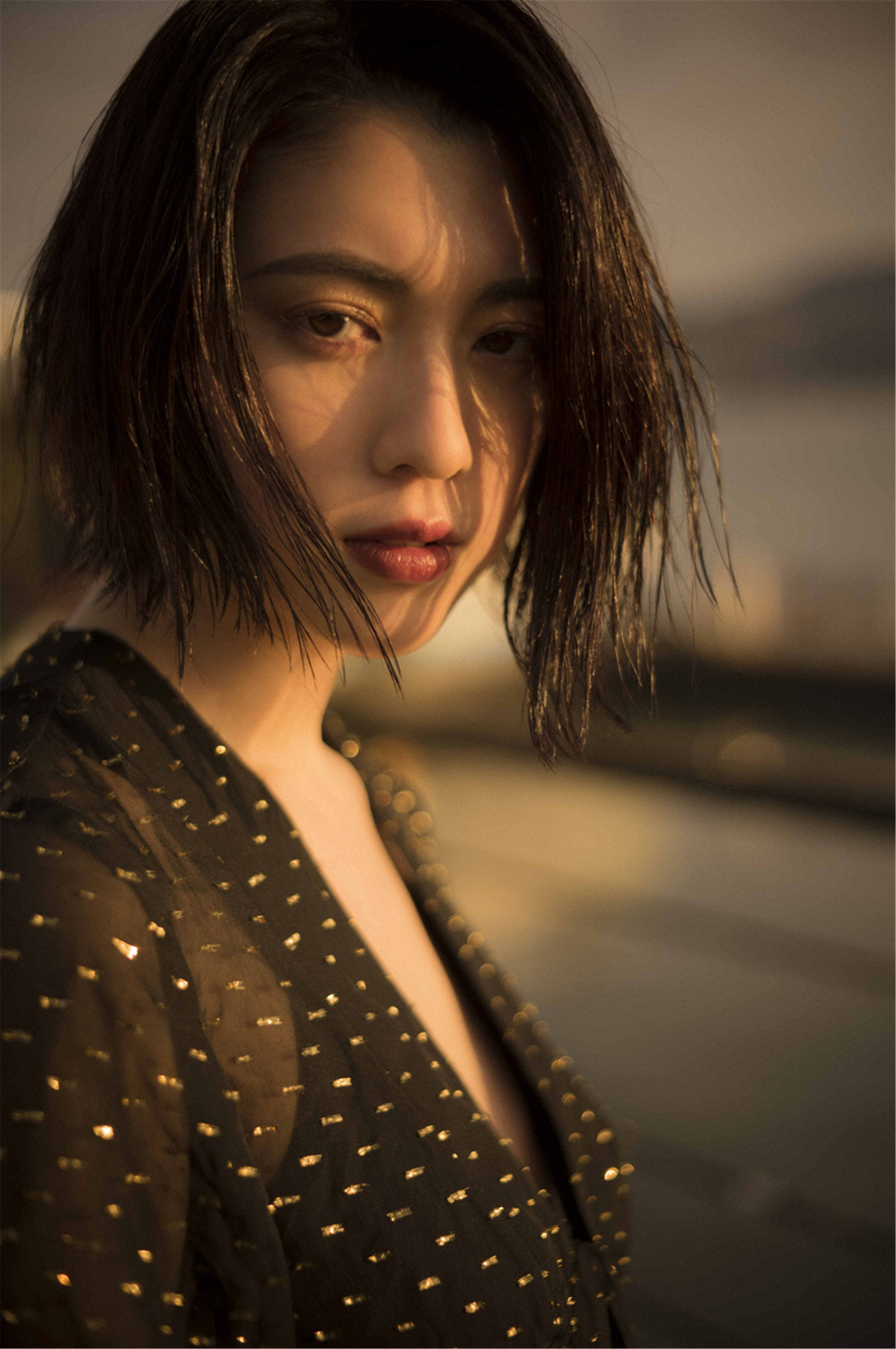 三吉彩花 空をこえて