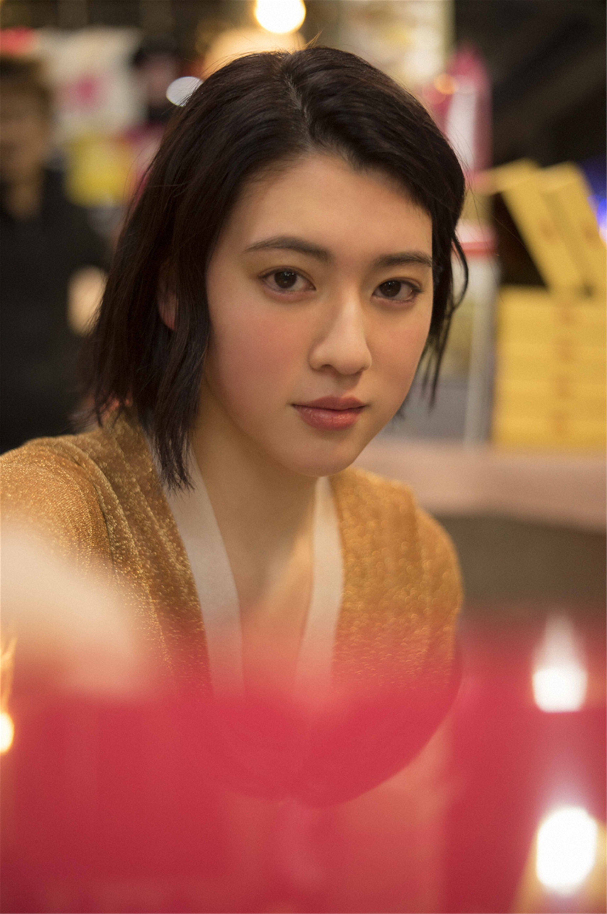 三吉彩花 空をこえて