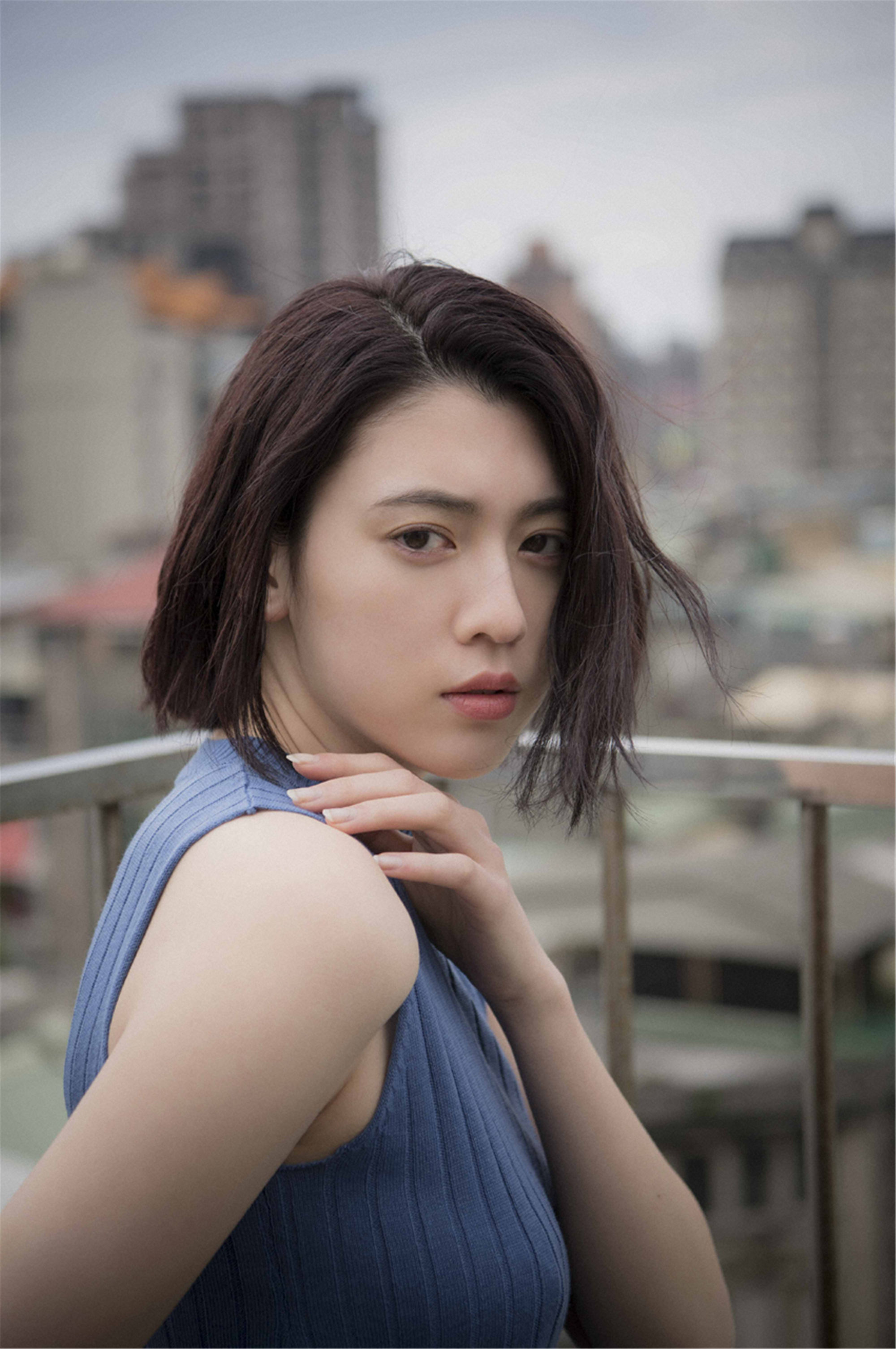 三吉彩花 空をこえて