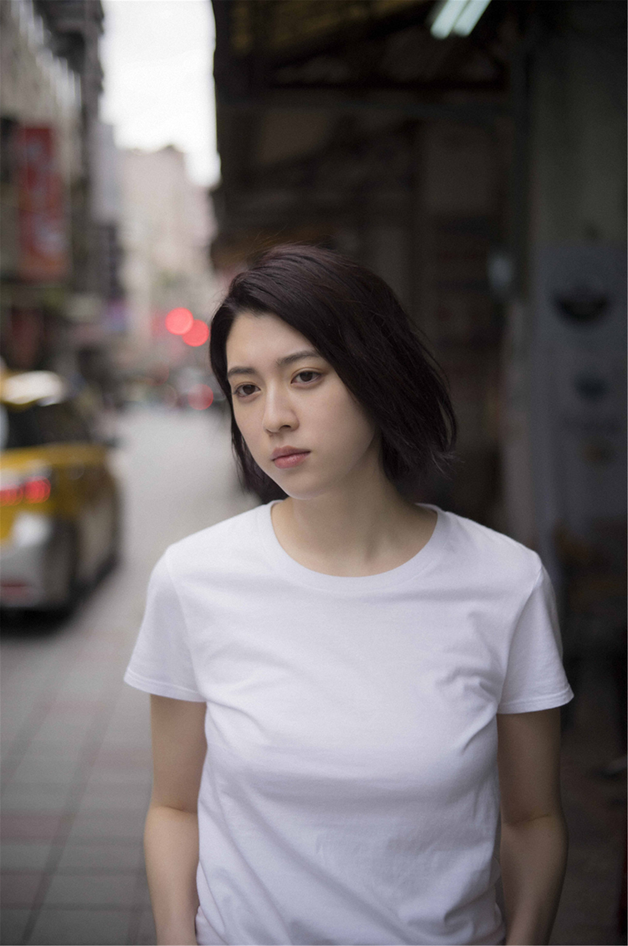 三吉彩花 空をこえて