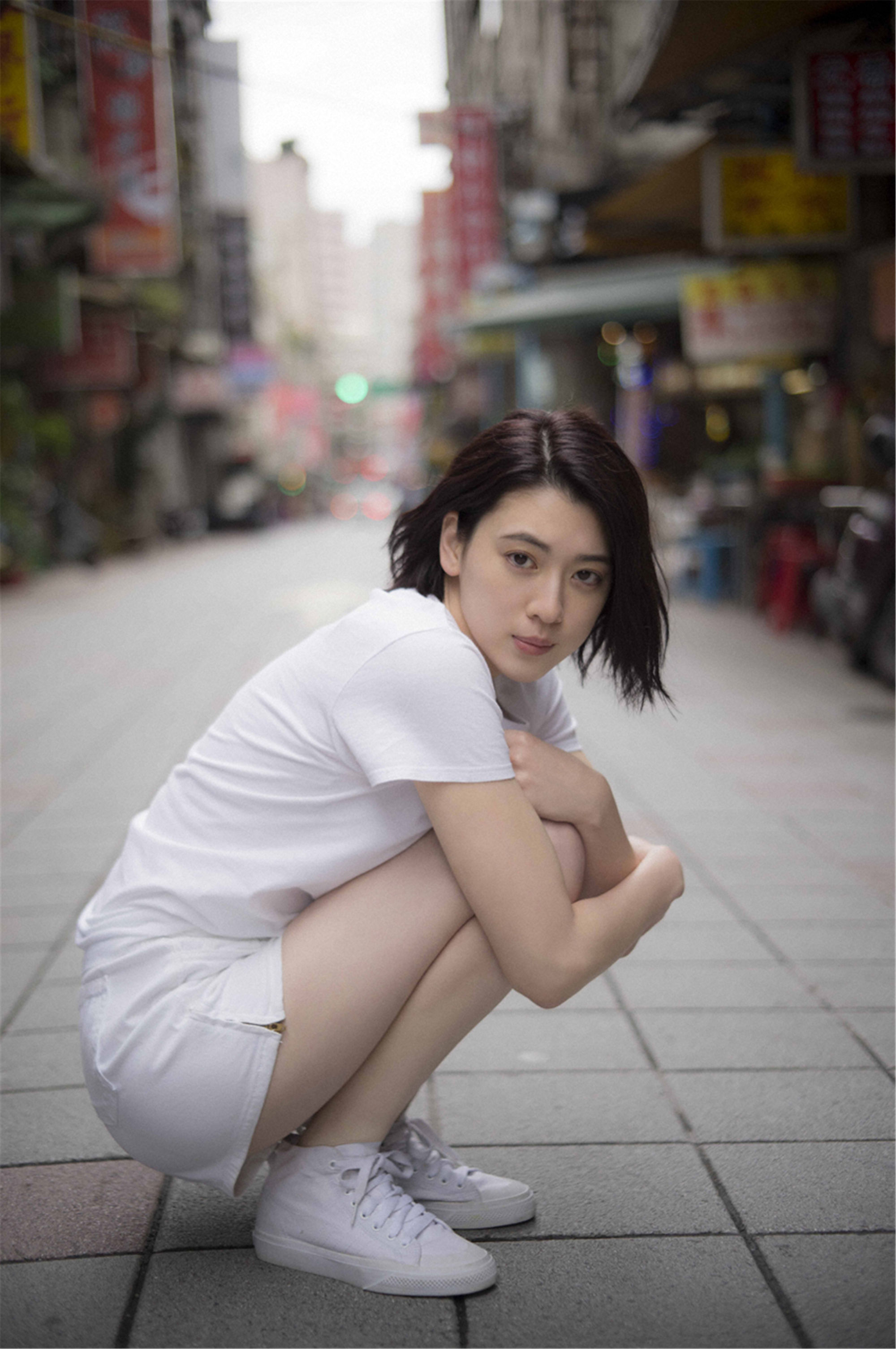 三吉彩花 空をこえて