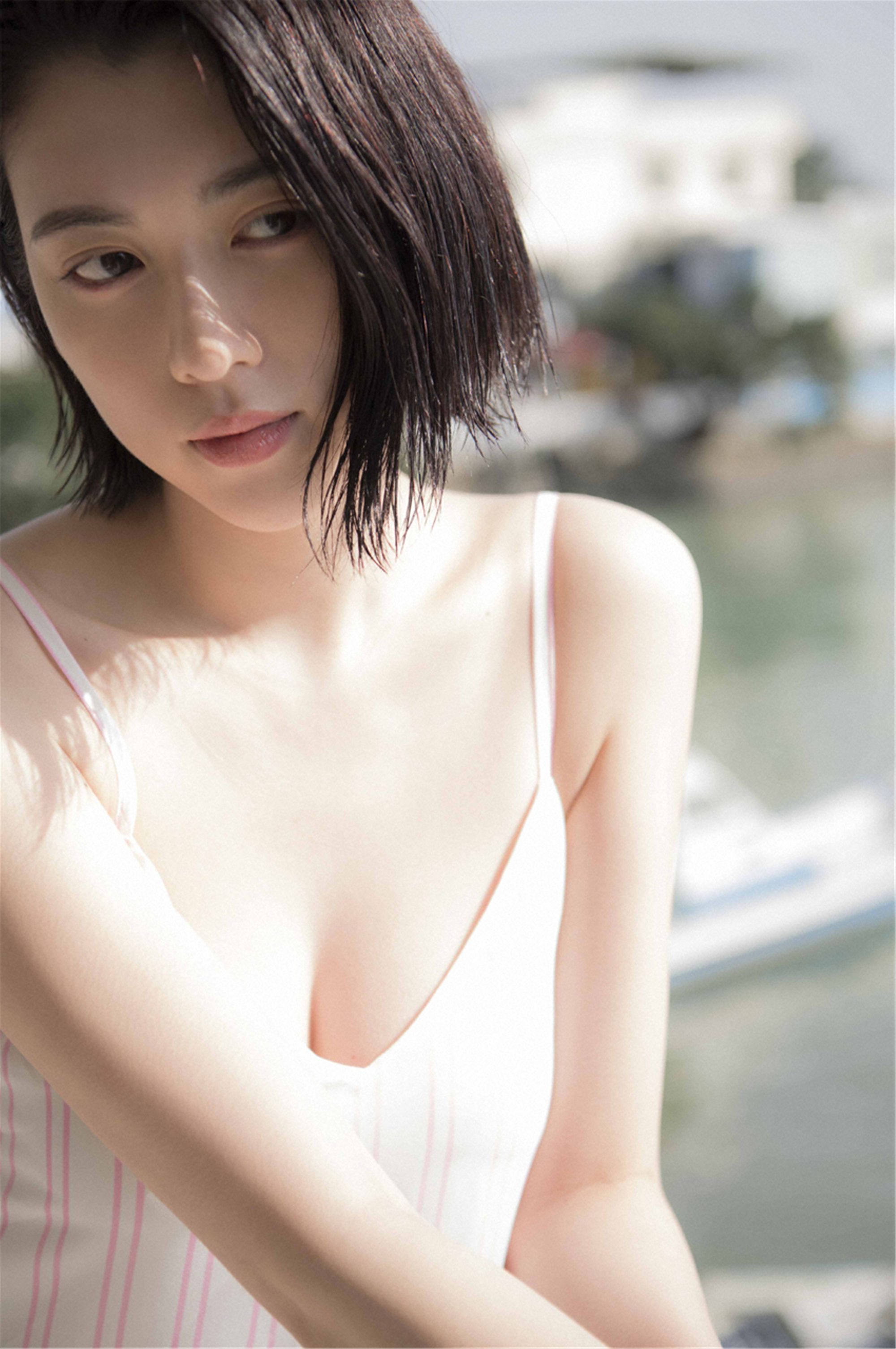 三吉彩花 空をこえて