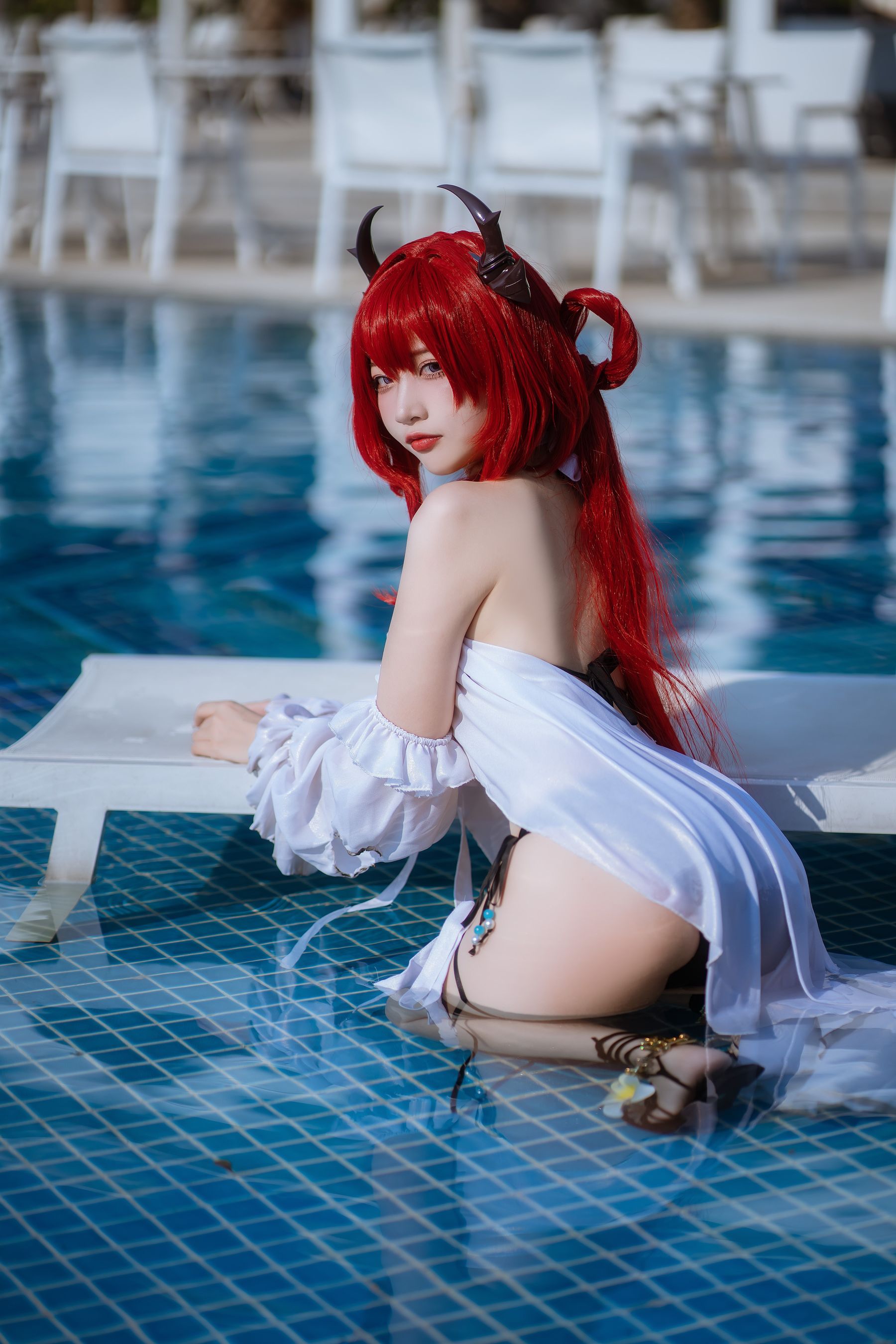 人气Coser 二佐Nisa - 泰拉夏日纪事 史尔特尔泳装