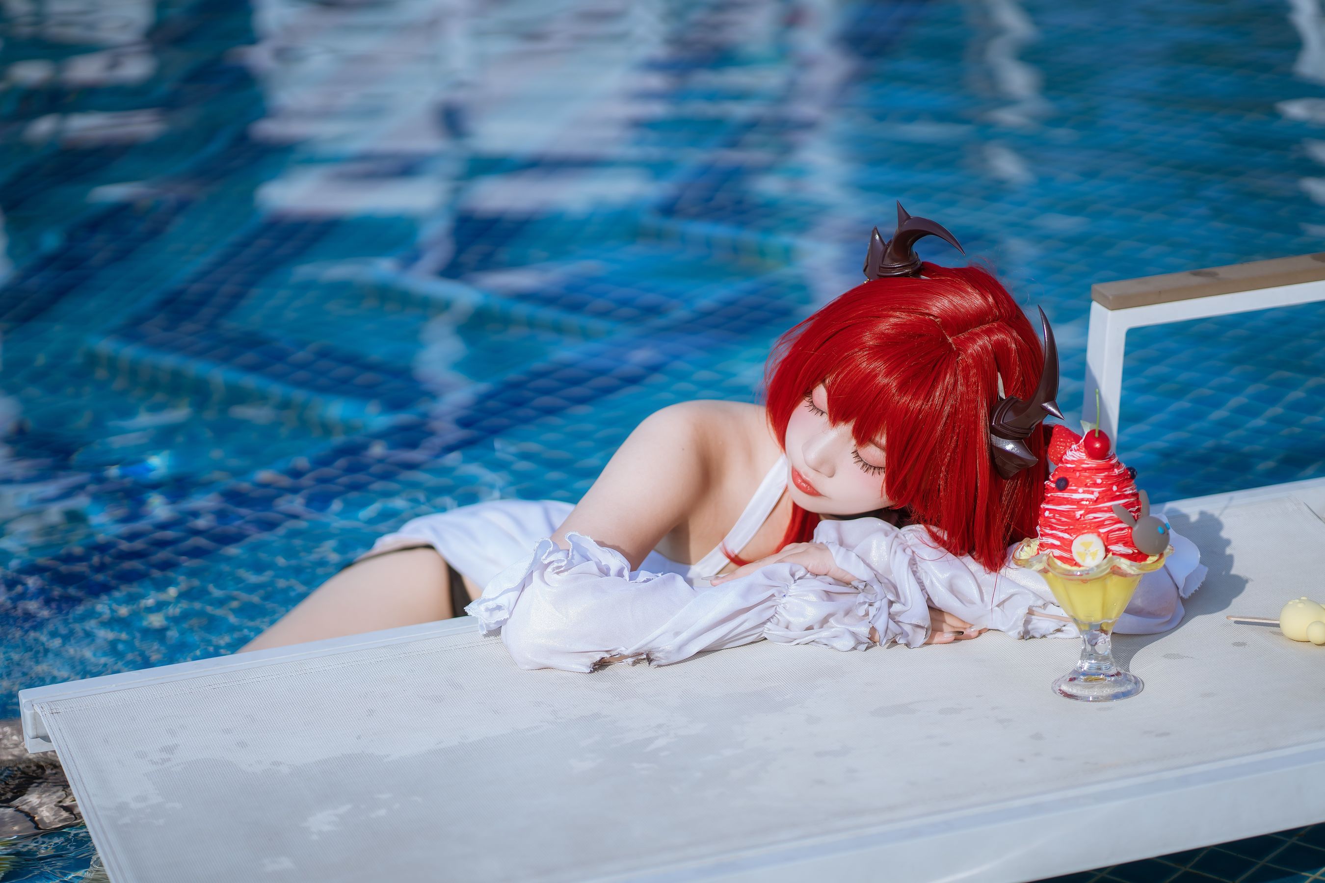 人气Coser 二佐Nisa - 泰拉夏日纪事 史尔特尔泳装