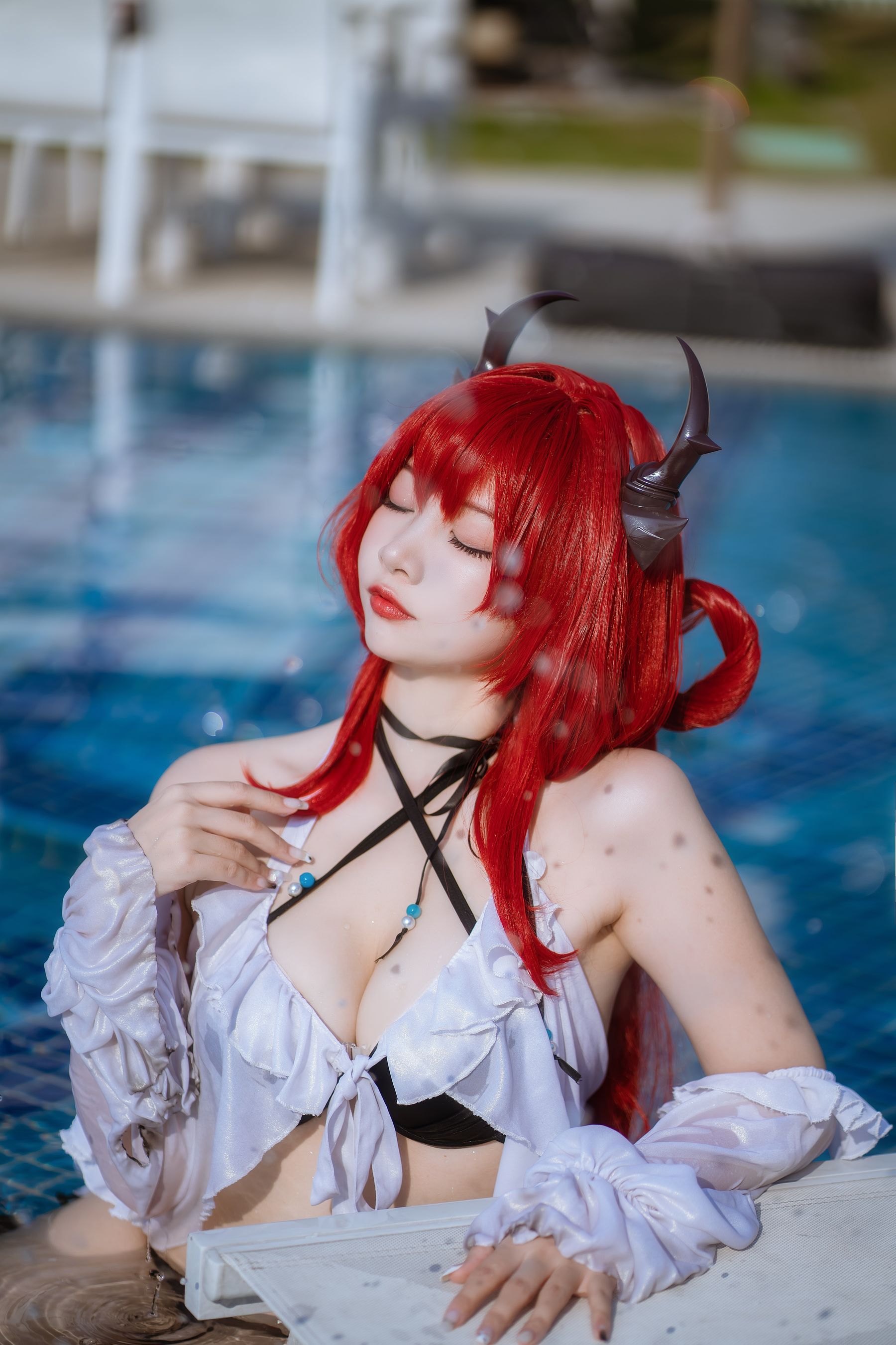 人气Coser 二佐Nisa - 泰拉夏日纪事 史尔特尔泳装