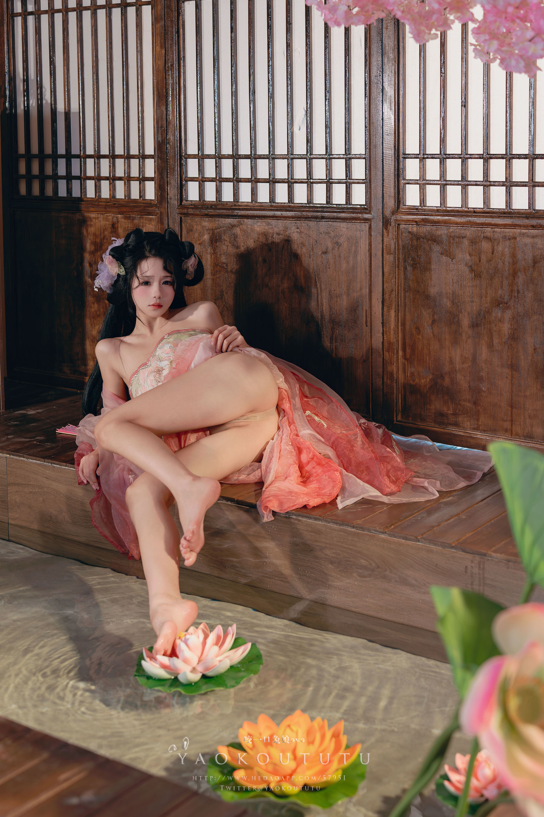 咬一口兔娘 - 游园惊梦